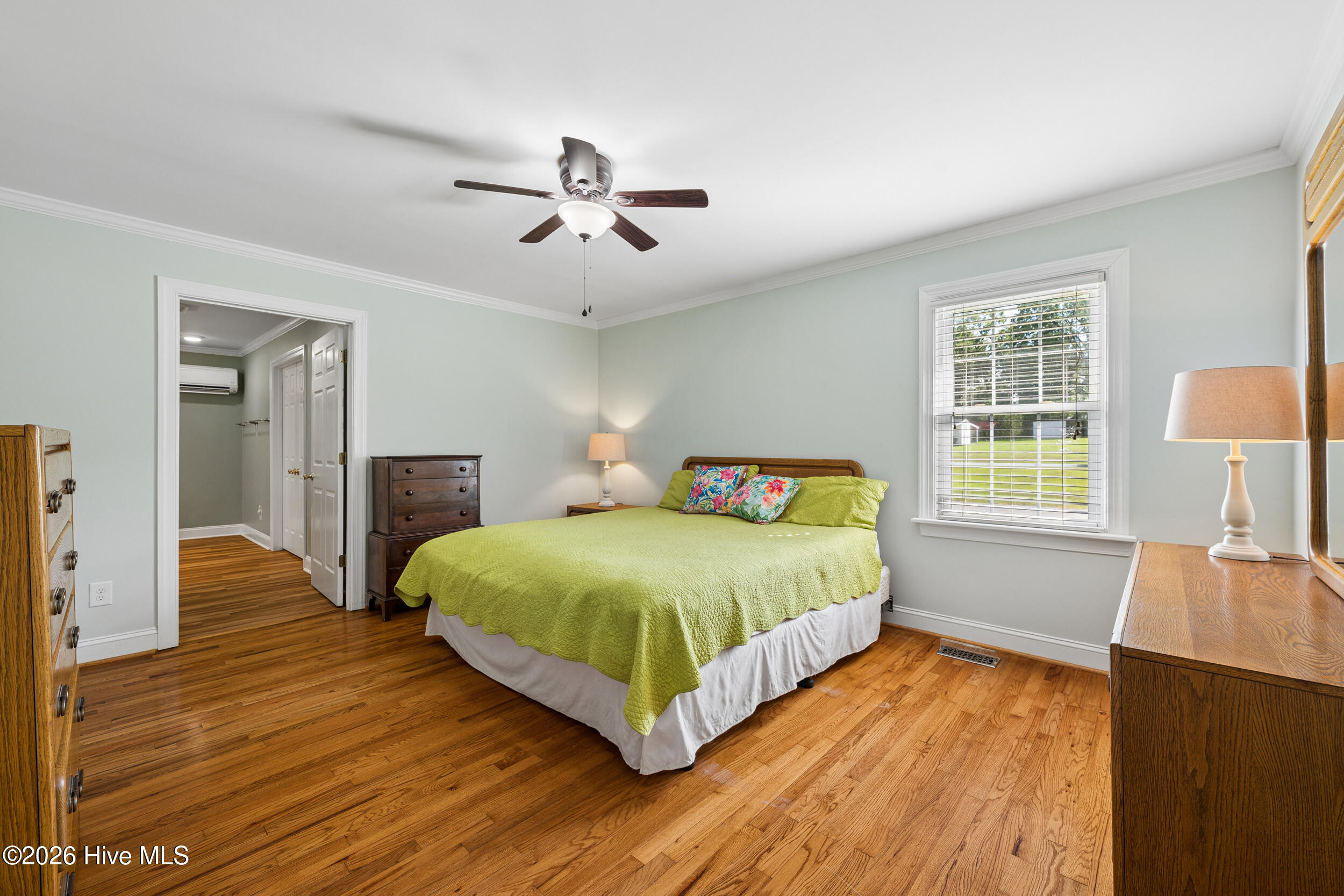 1035 W Saint James Street Property Photo 14