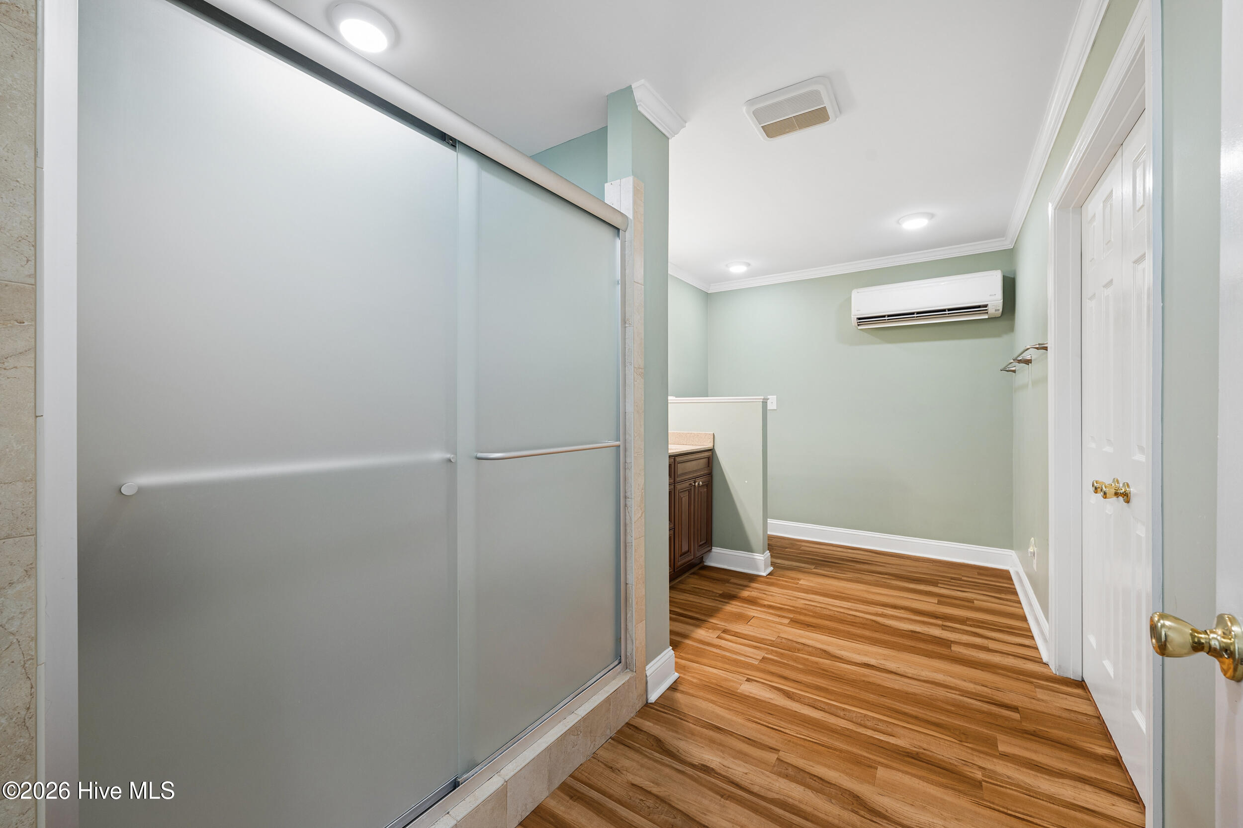 1035 W Saint James Street Property Photo 16