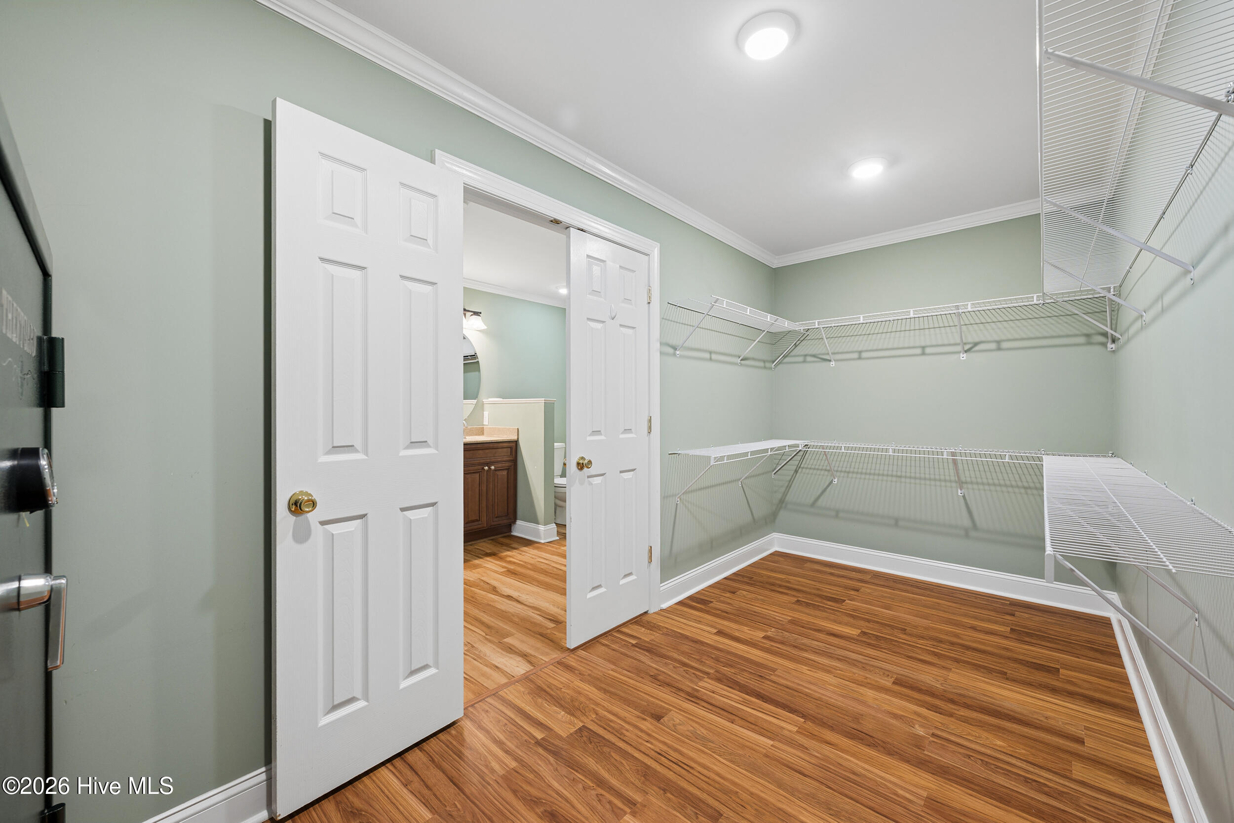 1035 W Saint James Street Property Photo 19