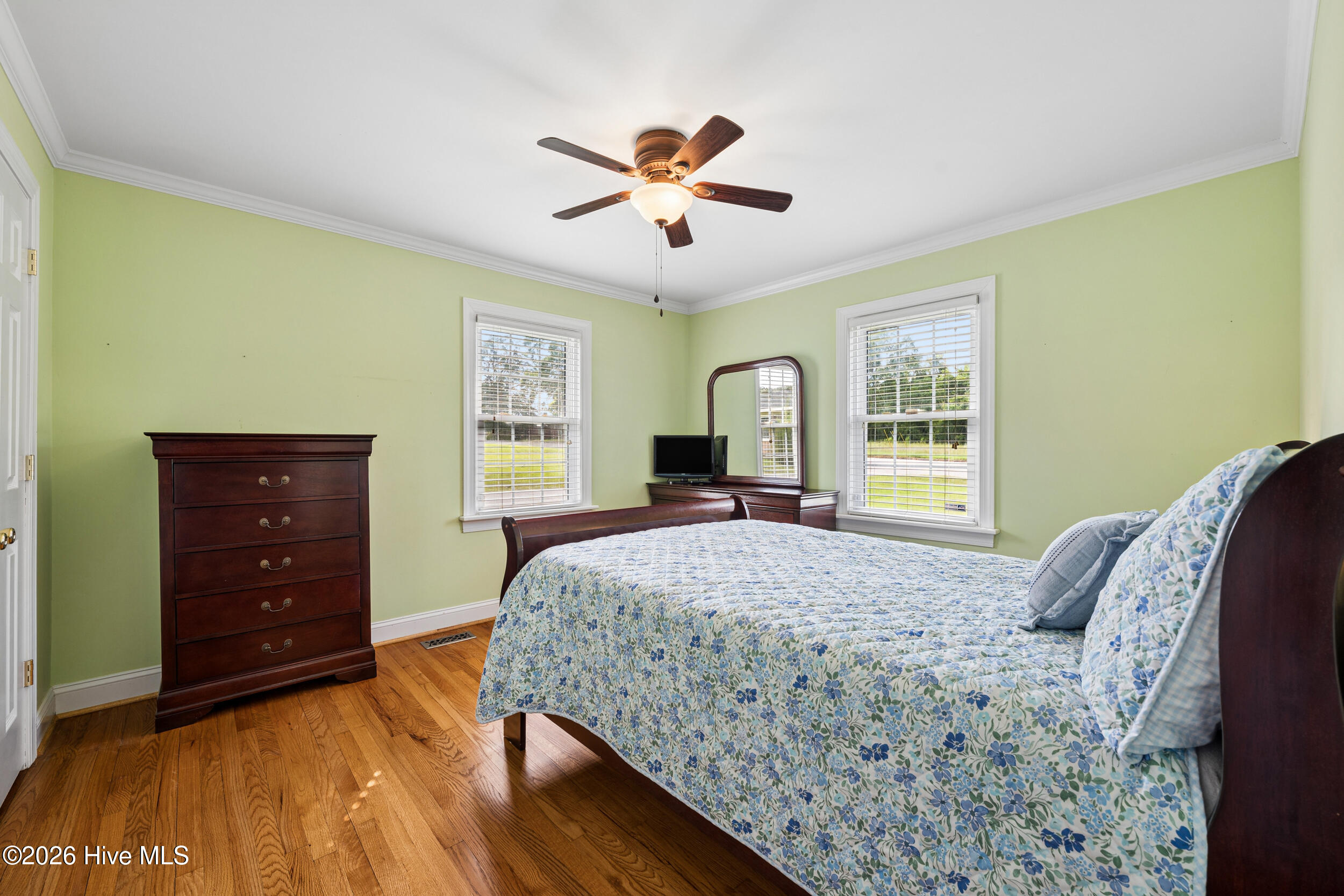 1035 W Saint James Street Property Photo 20