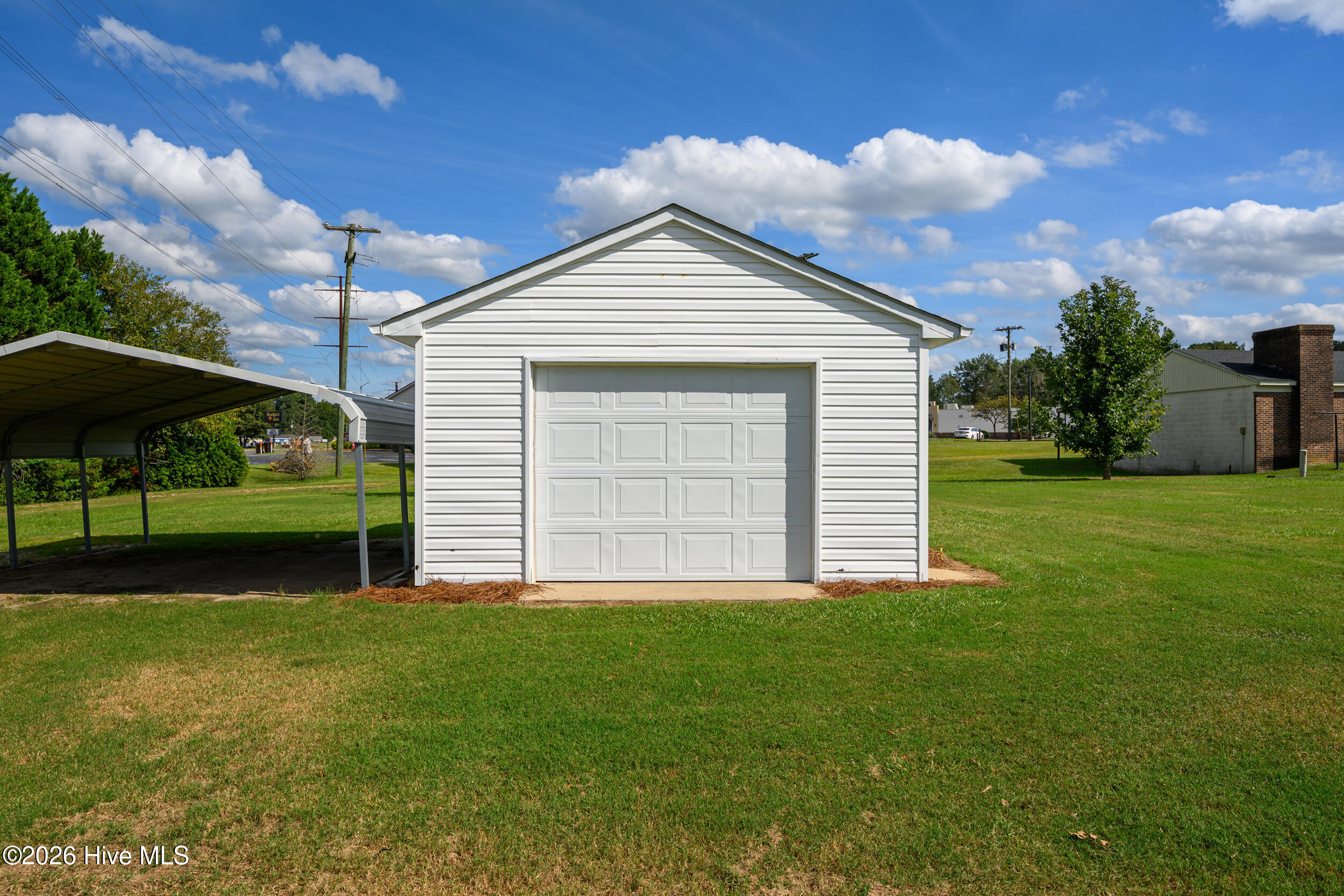 1035 W Saint James Street Property Photo 25