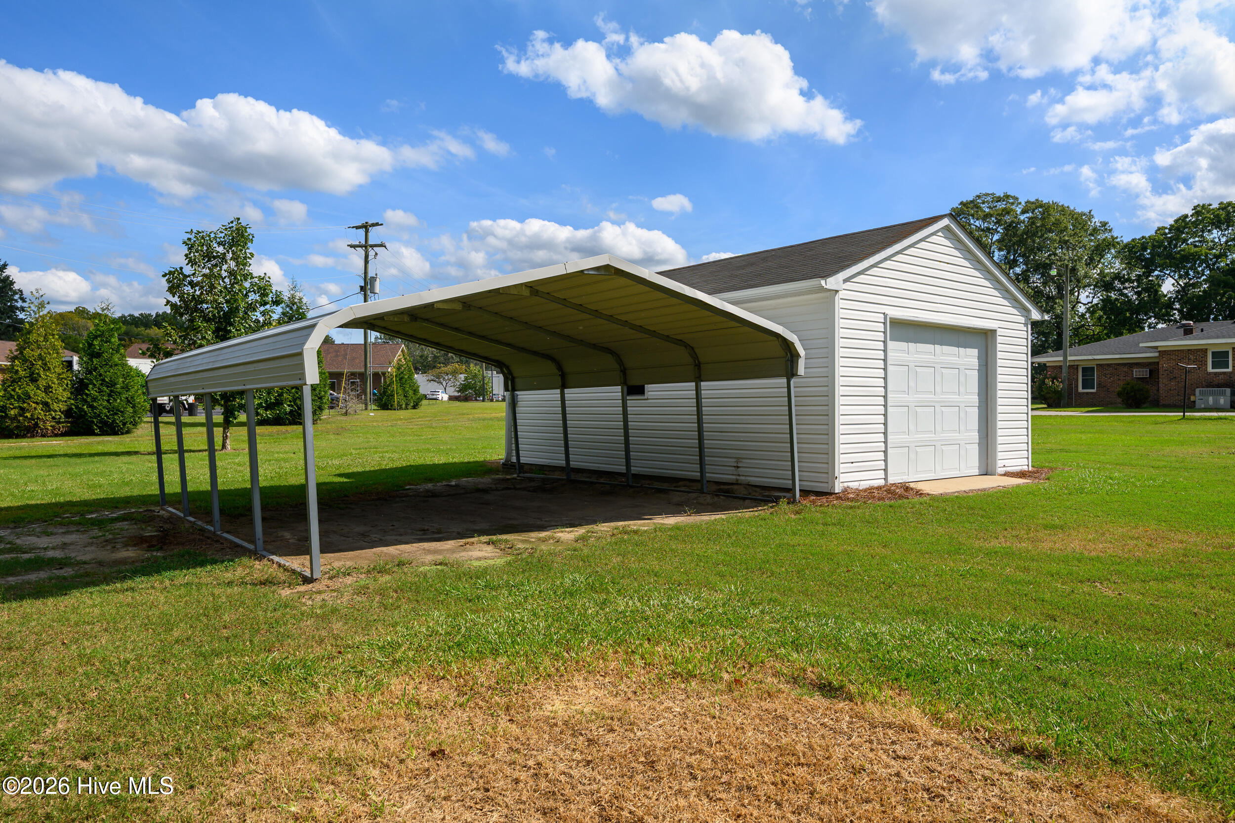 1035 W Saint James Street Property Photo 26