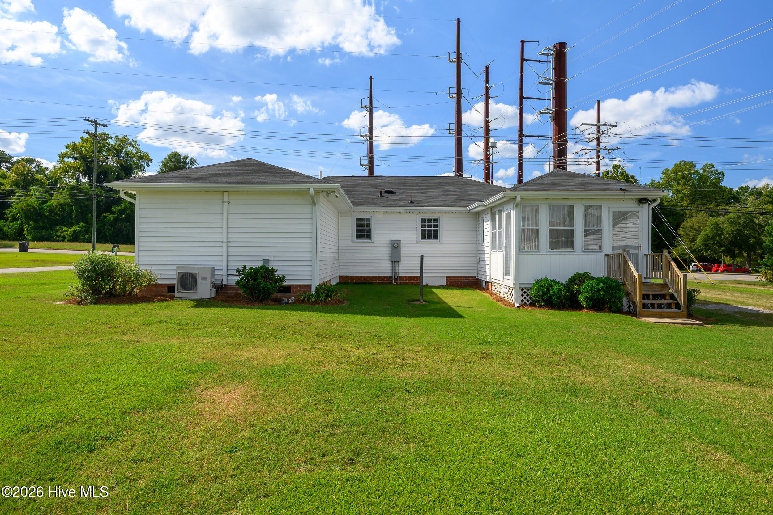 1035 W Saint James Street Property Photo 27