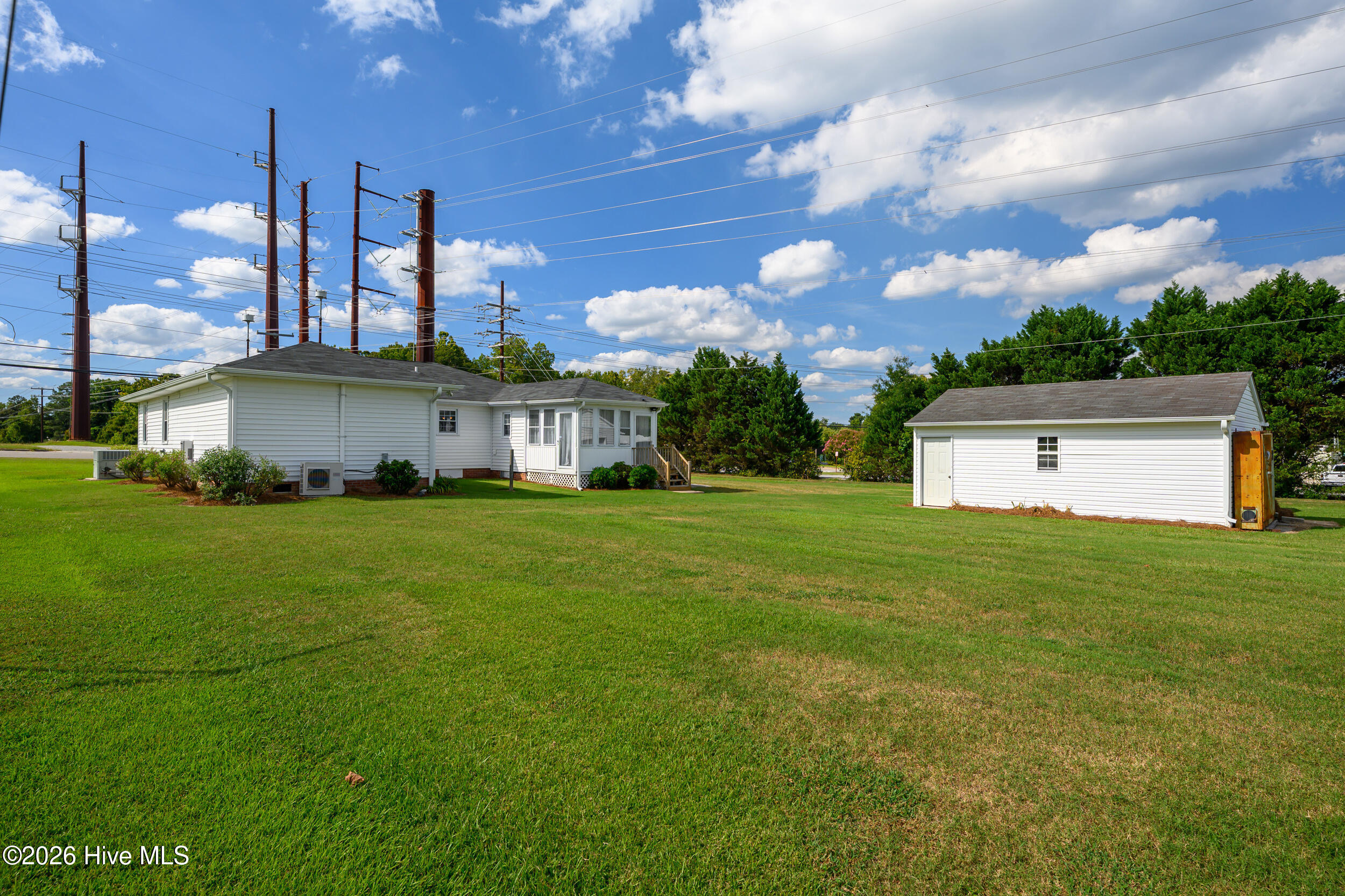 1035 W Saint James Street Property Photo 28