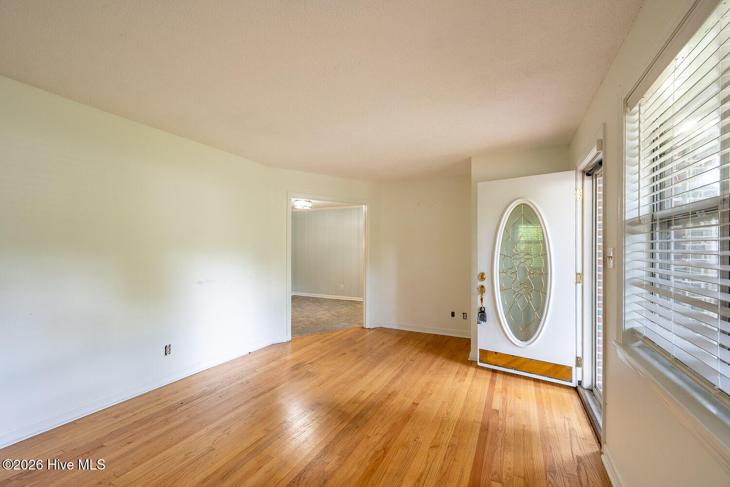 511 W 4th Street Property Photo 5