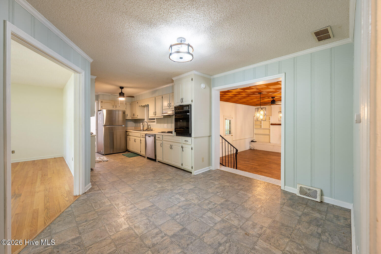 511 W 4th Street Property Photo 6