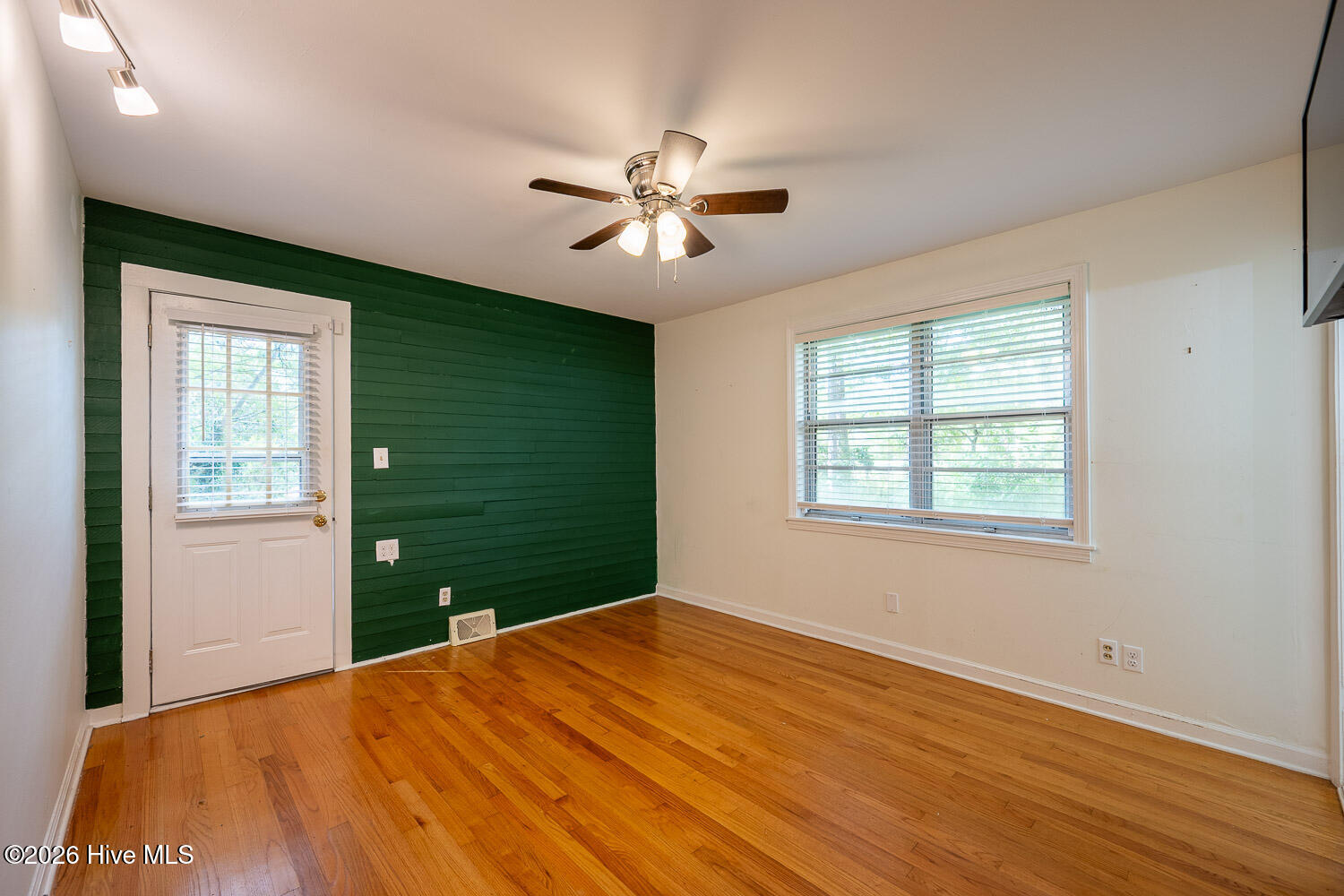 511 W 4th Street Property Photo 11