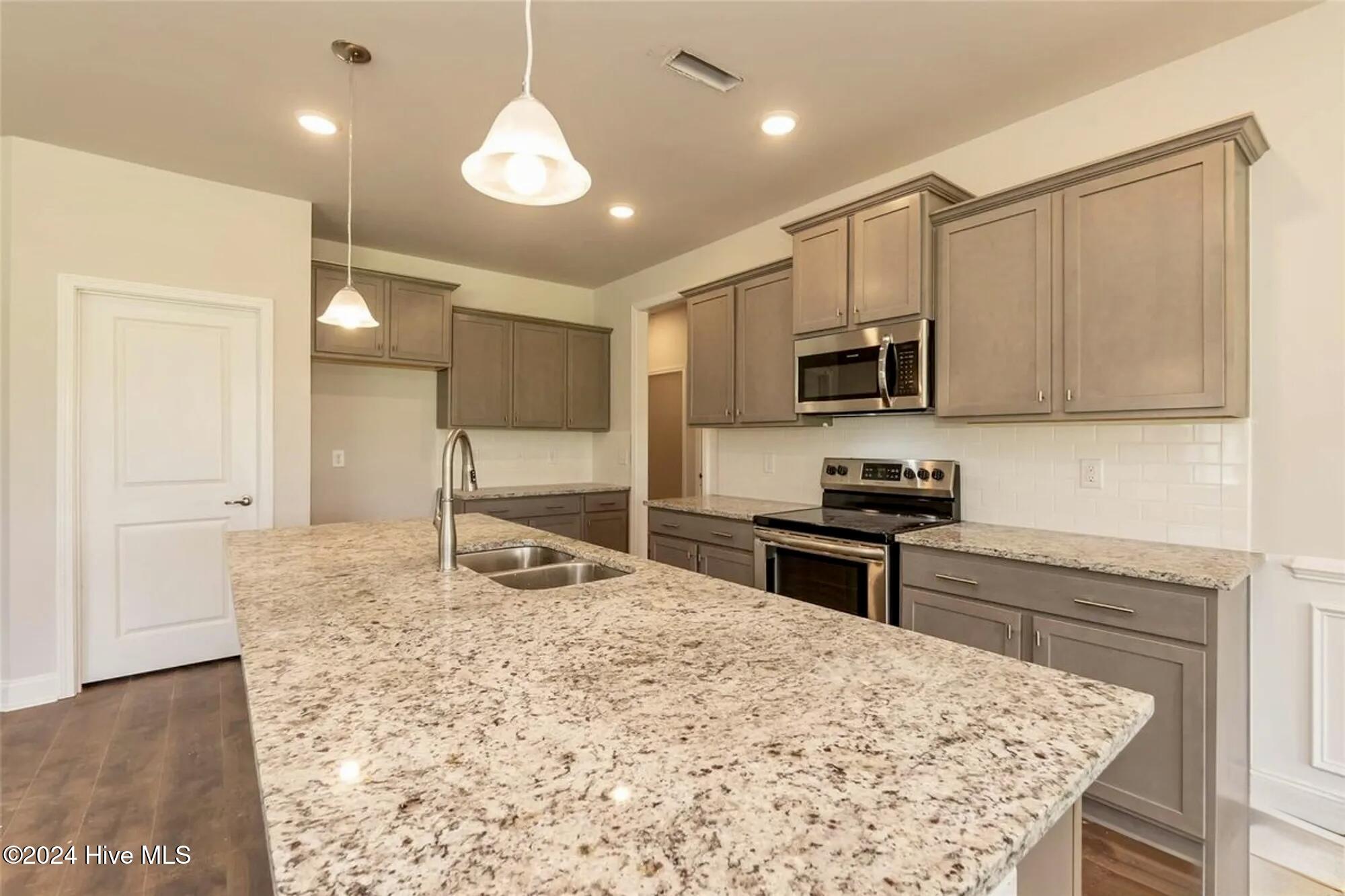 180 Seashore Street Property Photo 14