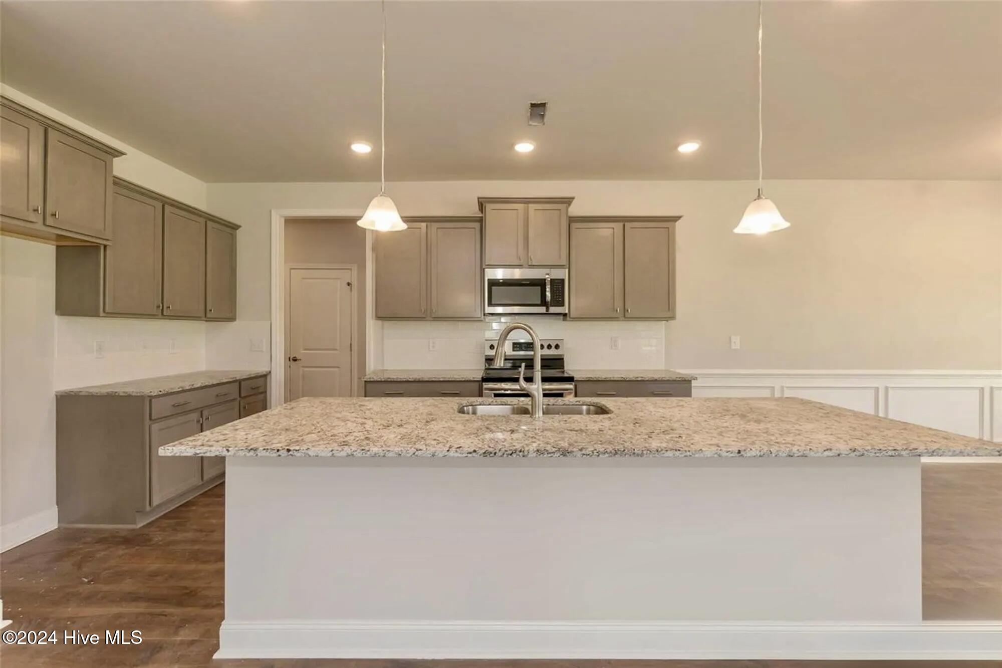 180 Seashore Street Property Photo 15