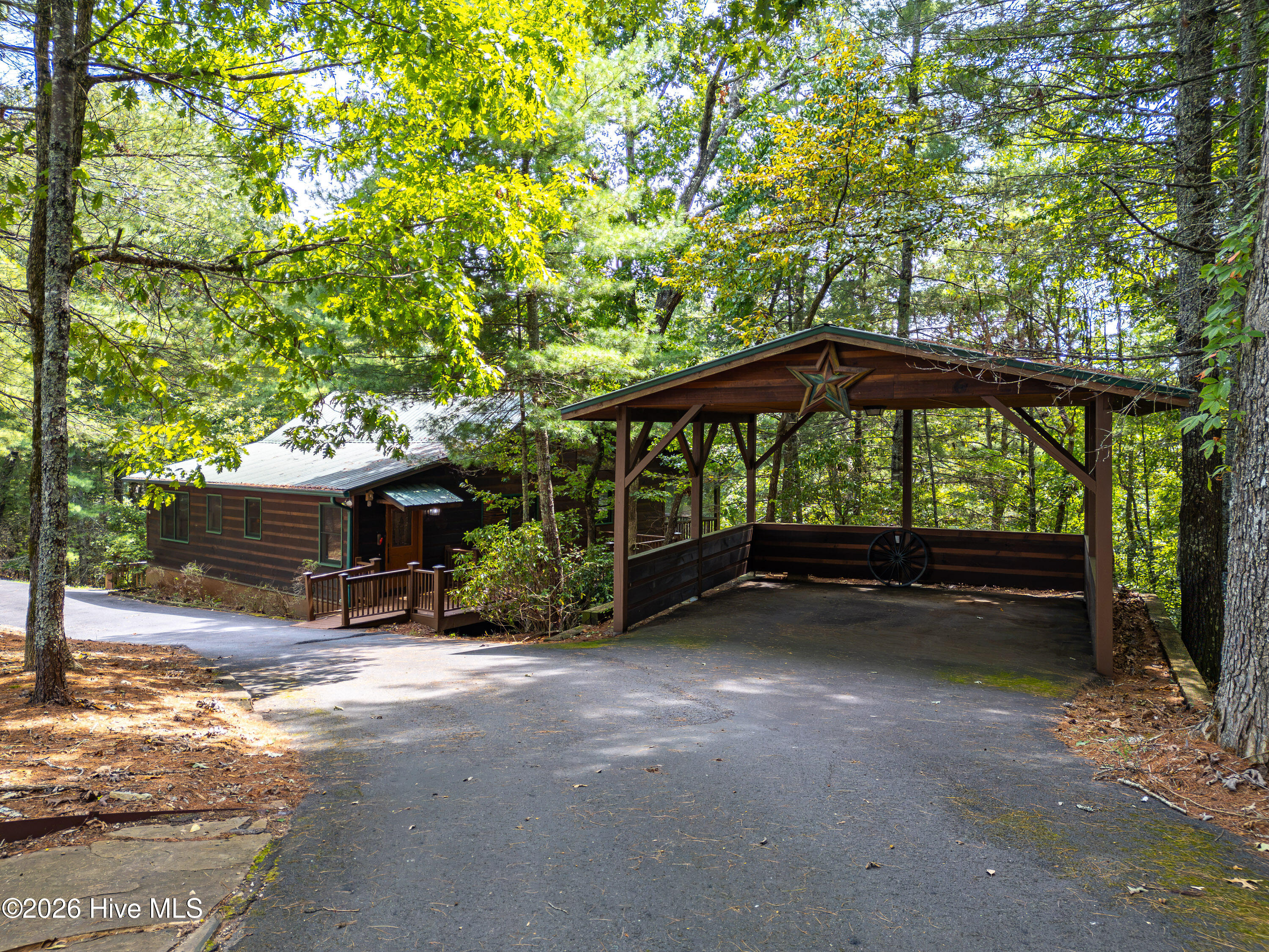 635 Brasstown View Road Property Photo 2