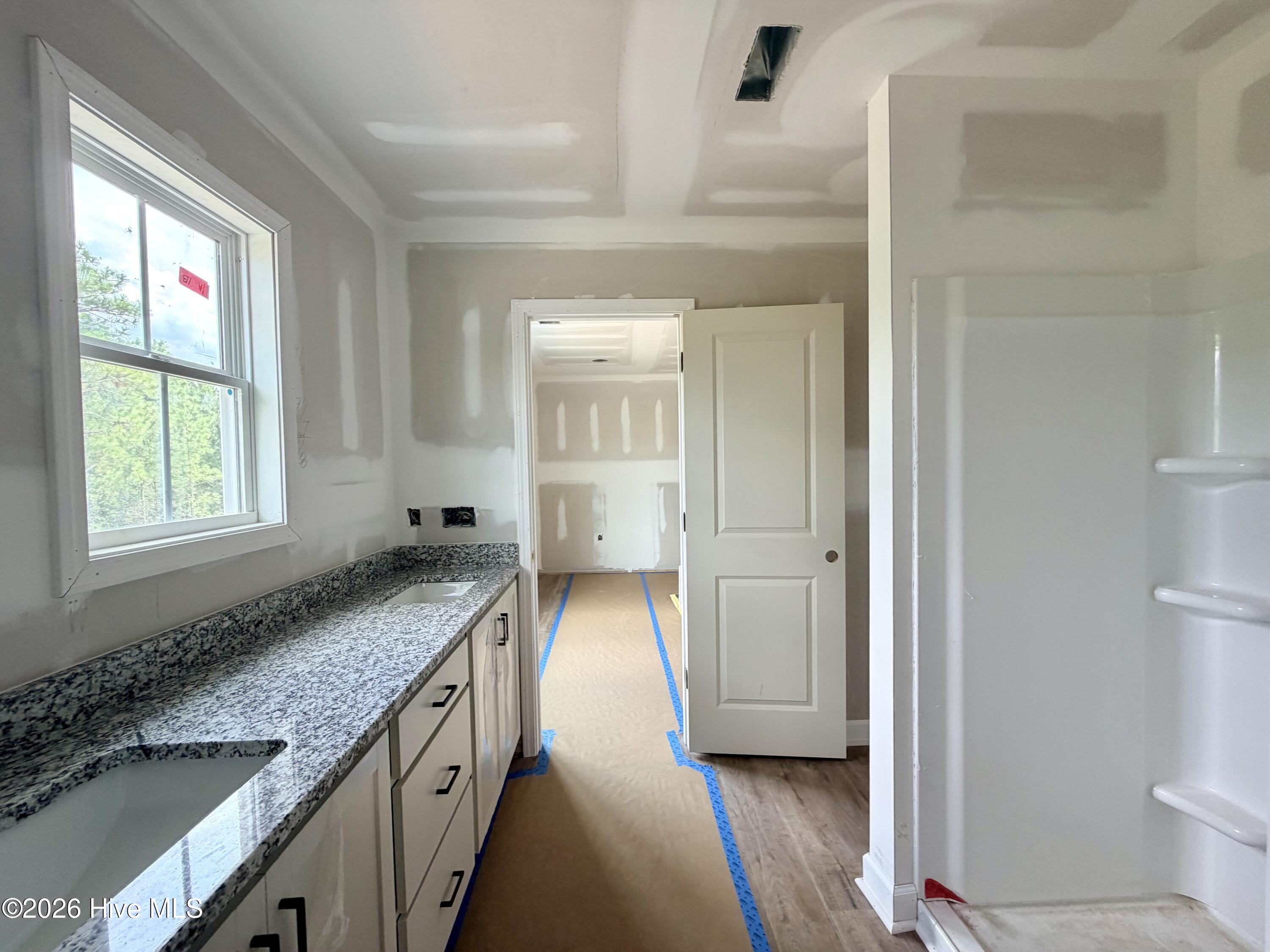 585 Property Photo 44