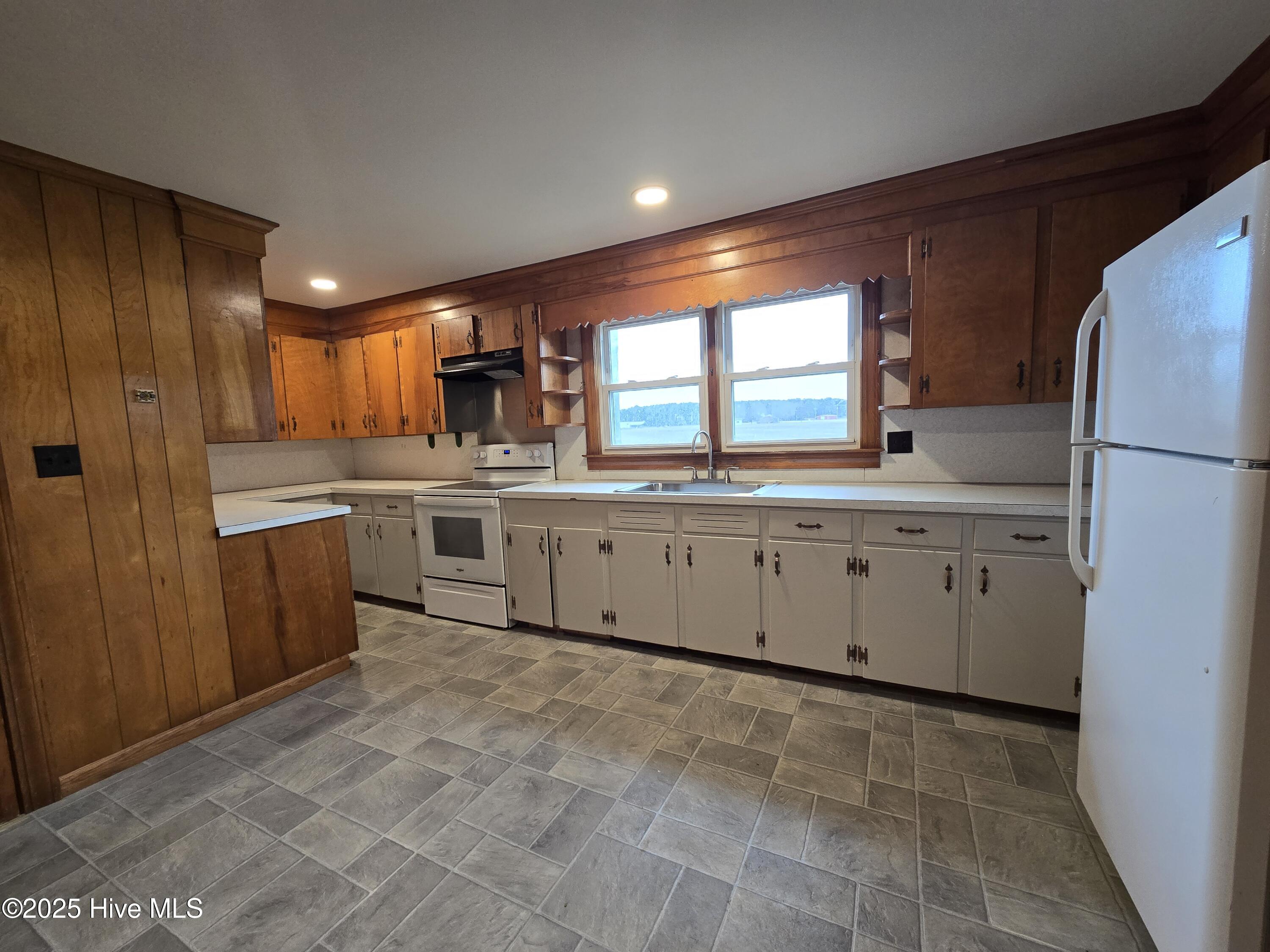 486 Folly Road Property Photo 3