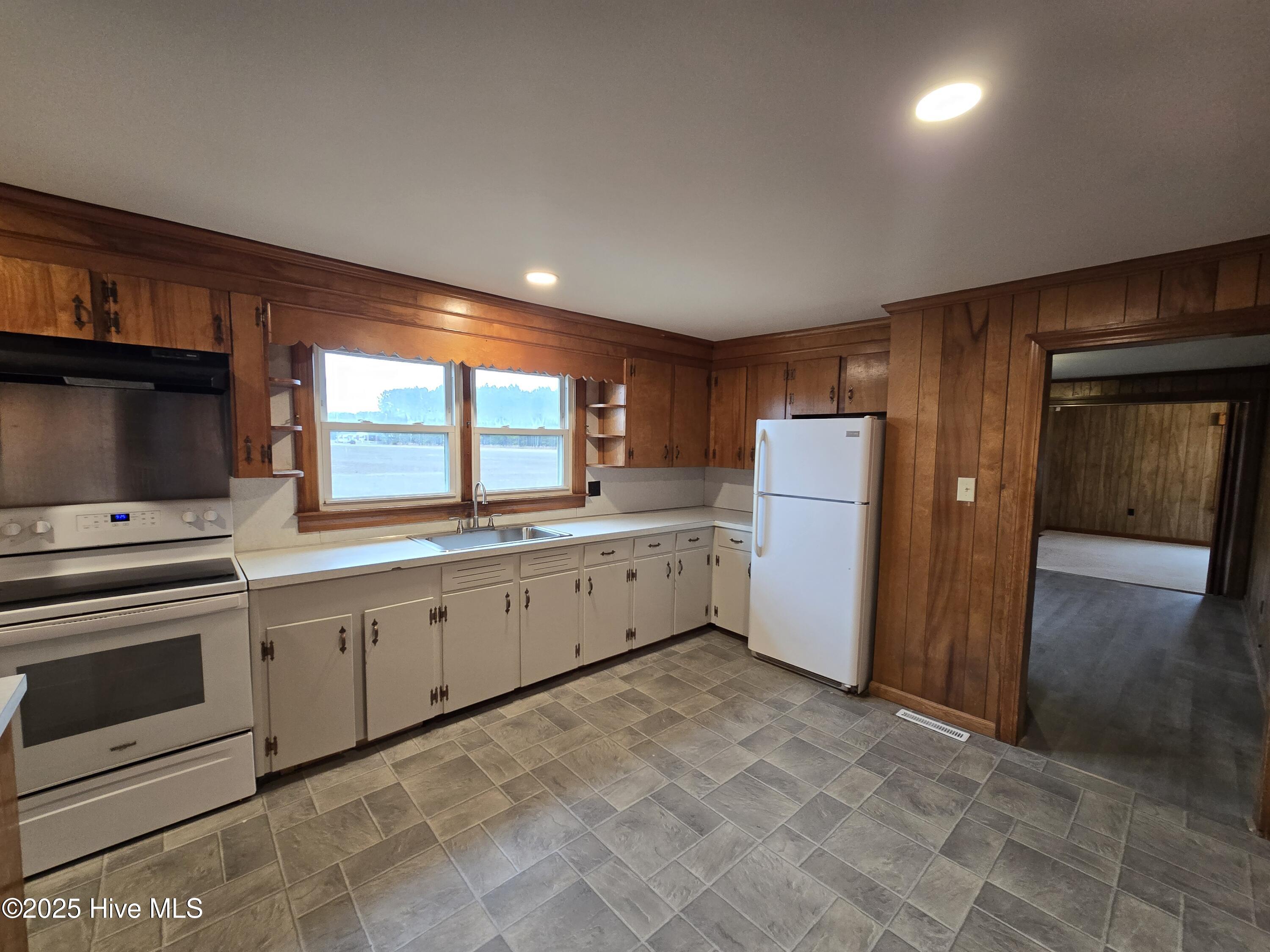 486 Folly Road Property Photo 4