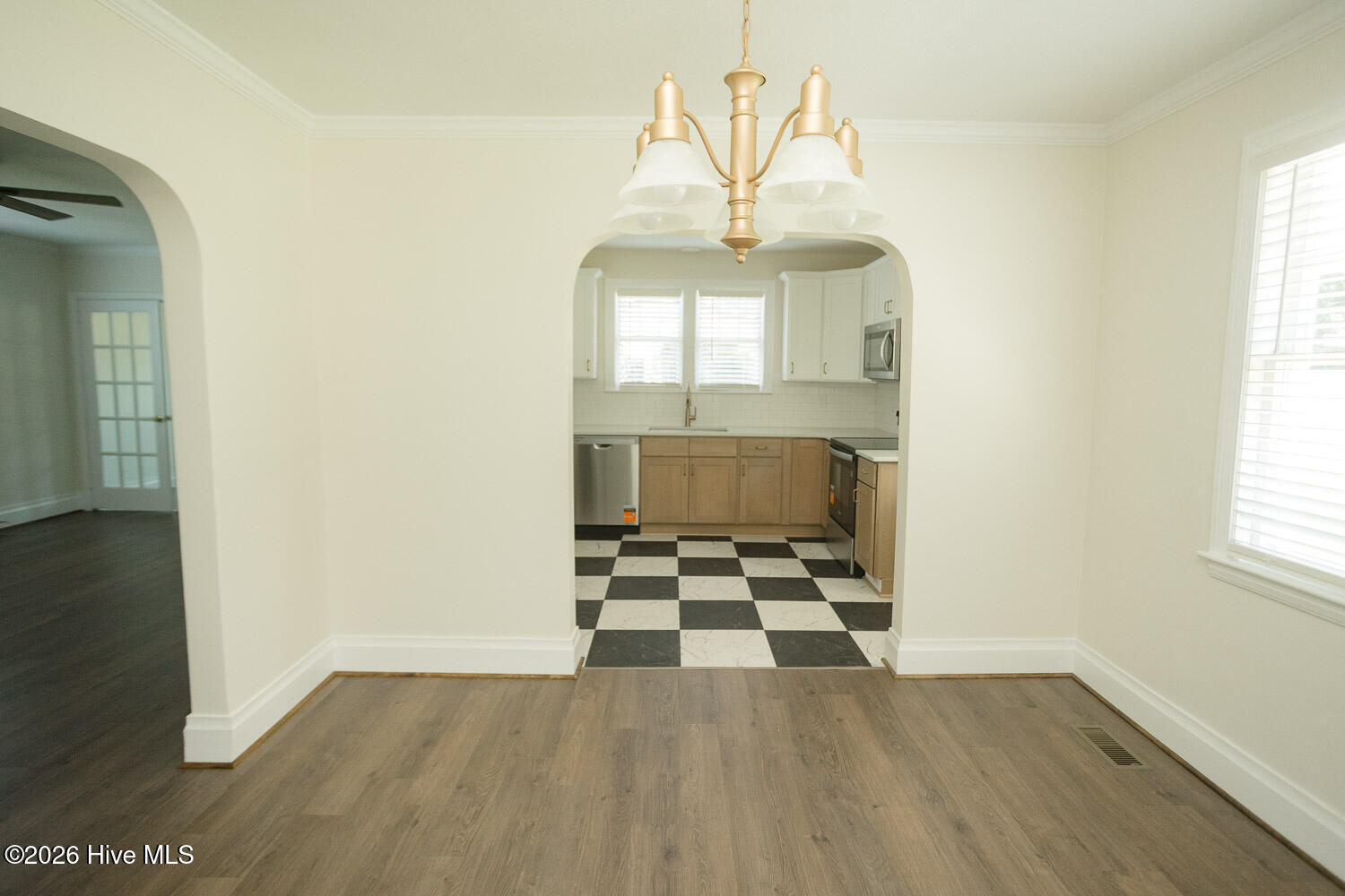 201 E Arlington Heights Property Photo 10
