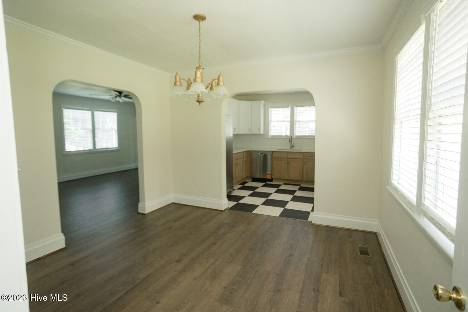 201 E Arlington Heights Property Photo 11