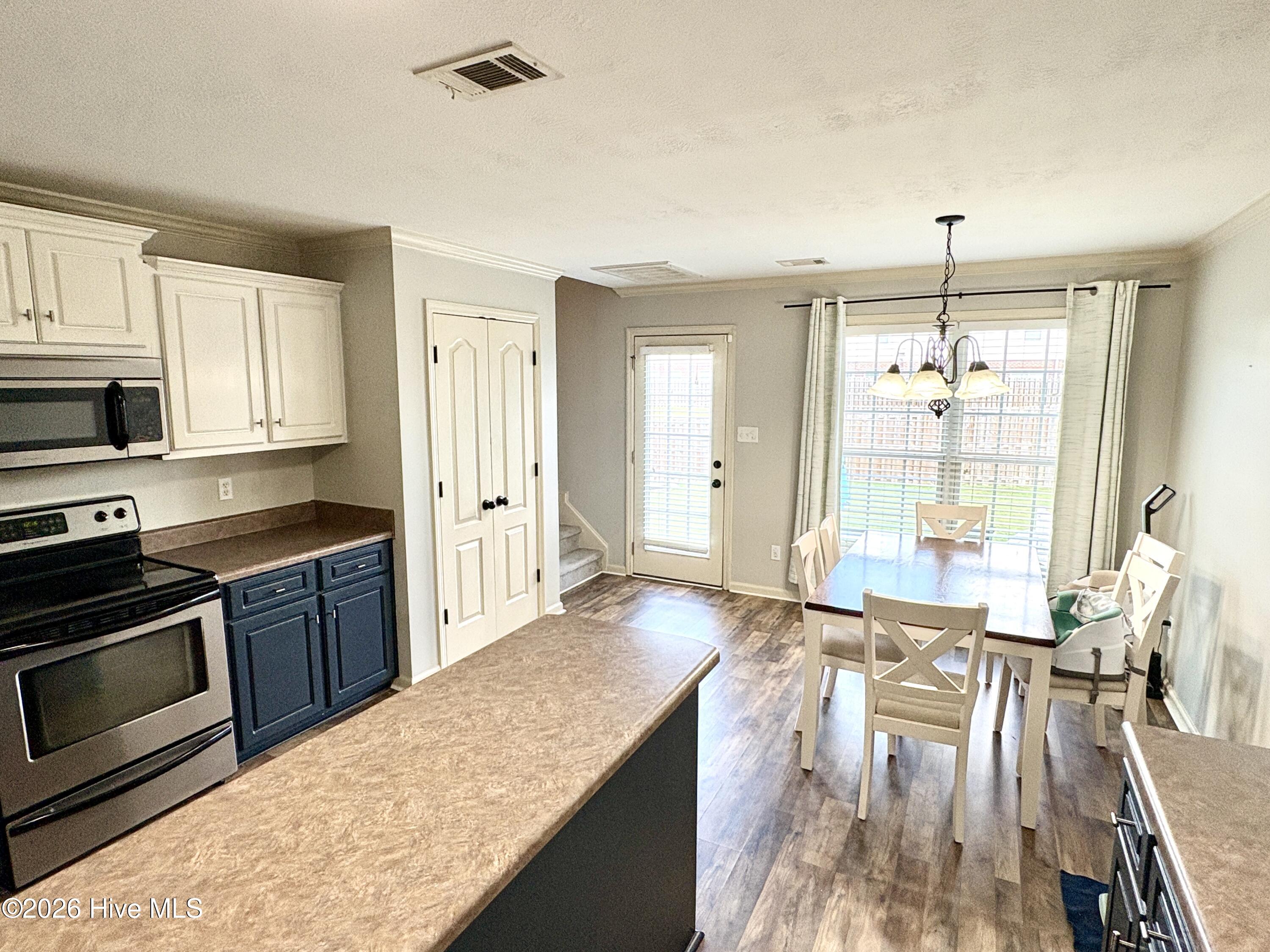 1077 Grove Landing Lane Property Photo 11