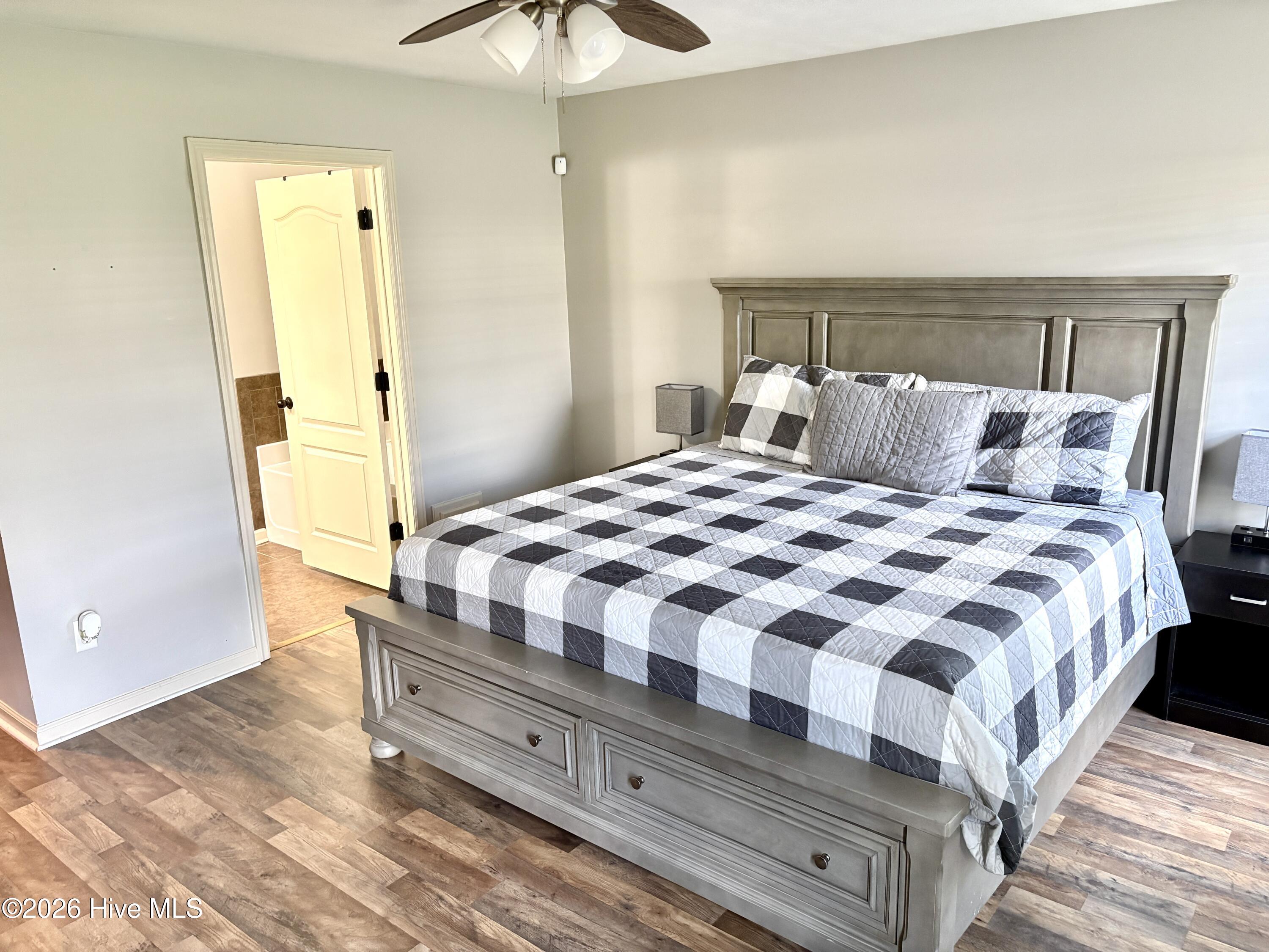 1077 Grove Landing Lane Property Photo 15