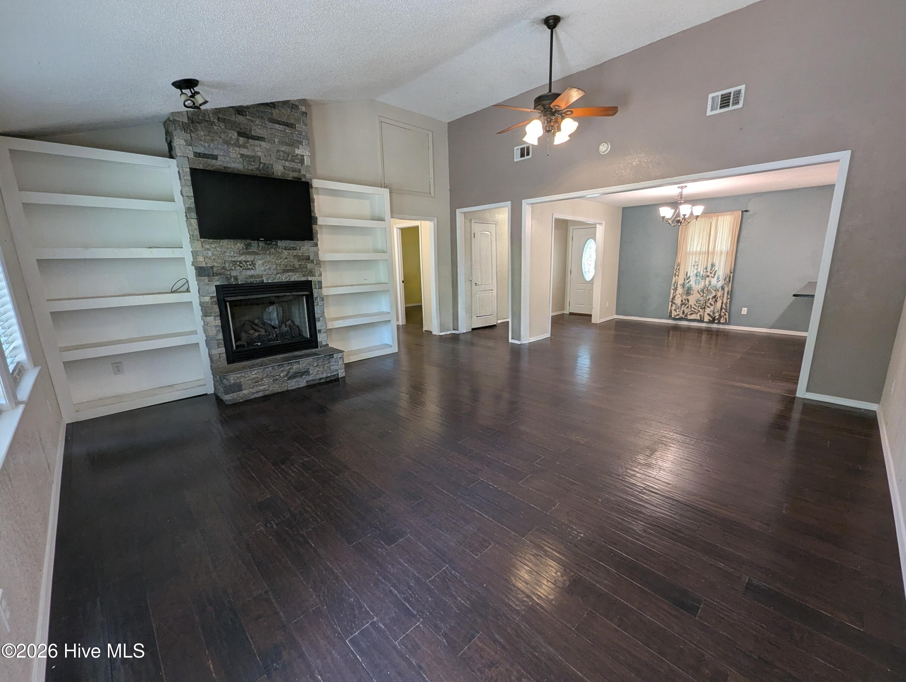 190 Lee Court Property Photo 3