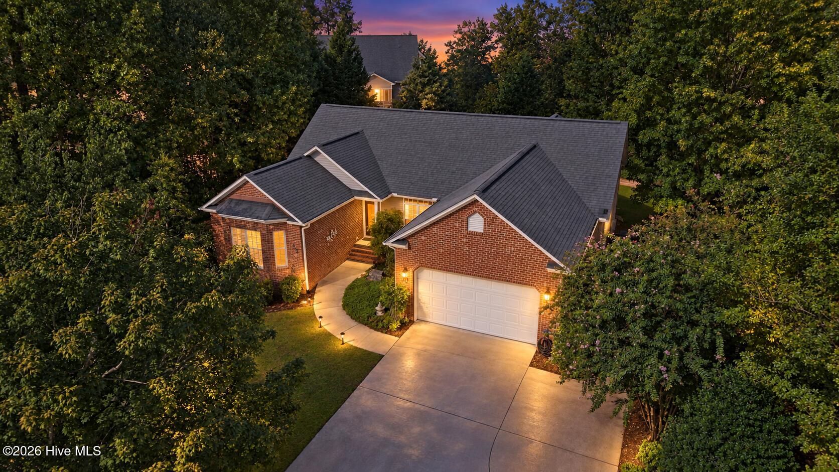 30 Lake View Drive E Property Photo 1
