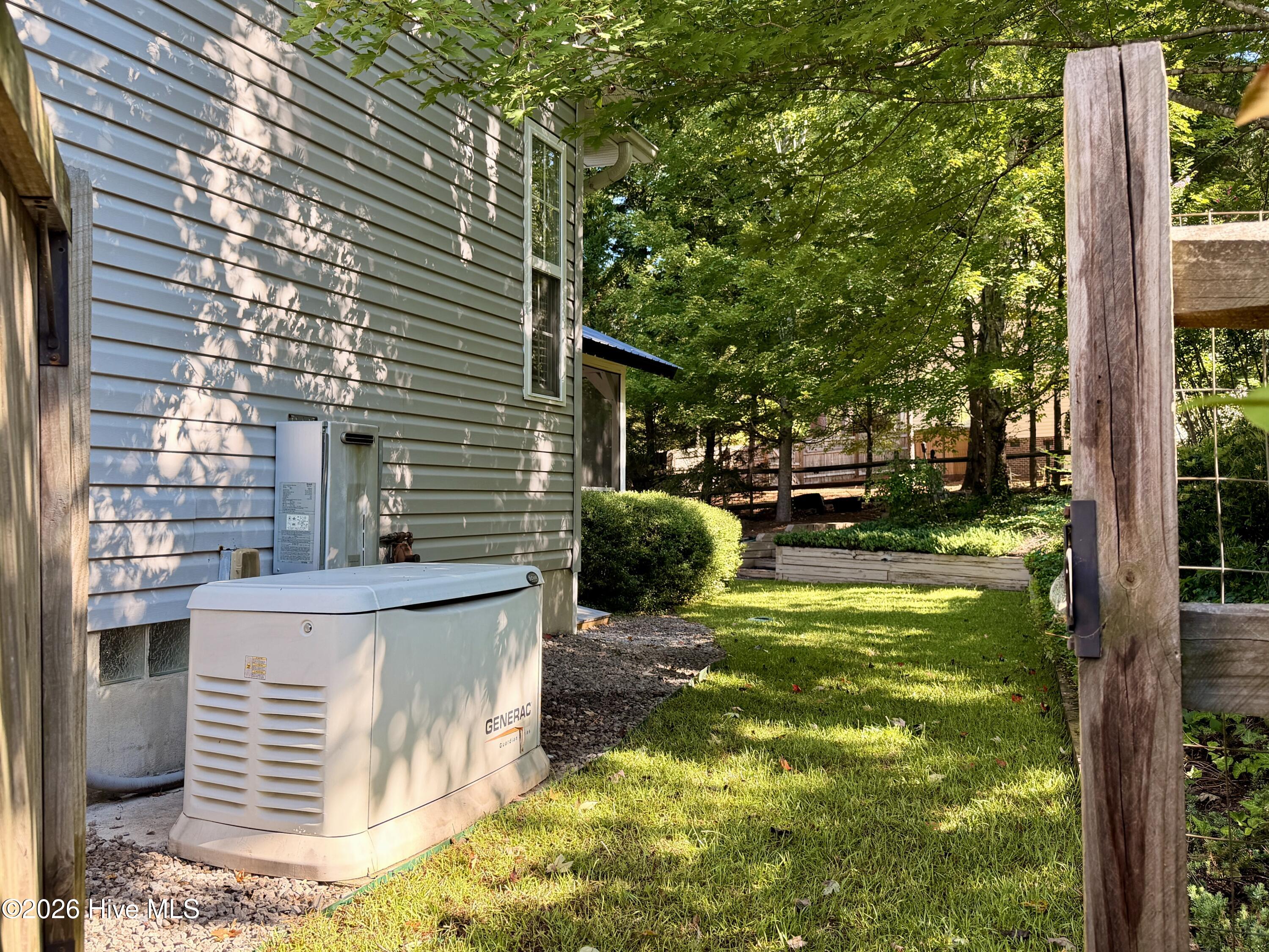 30 Lake View Drive E Property Photo 16