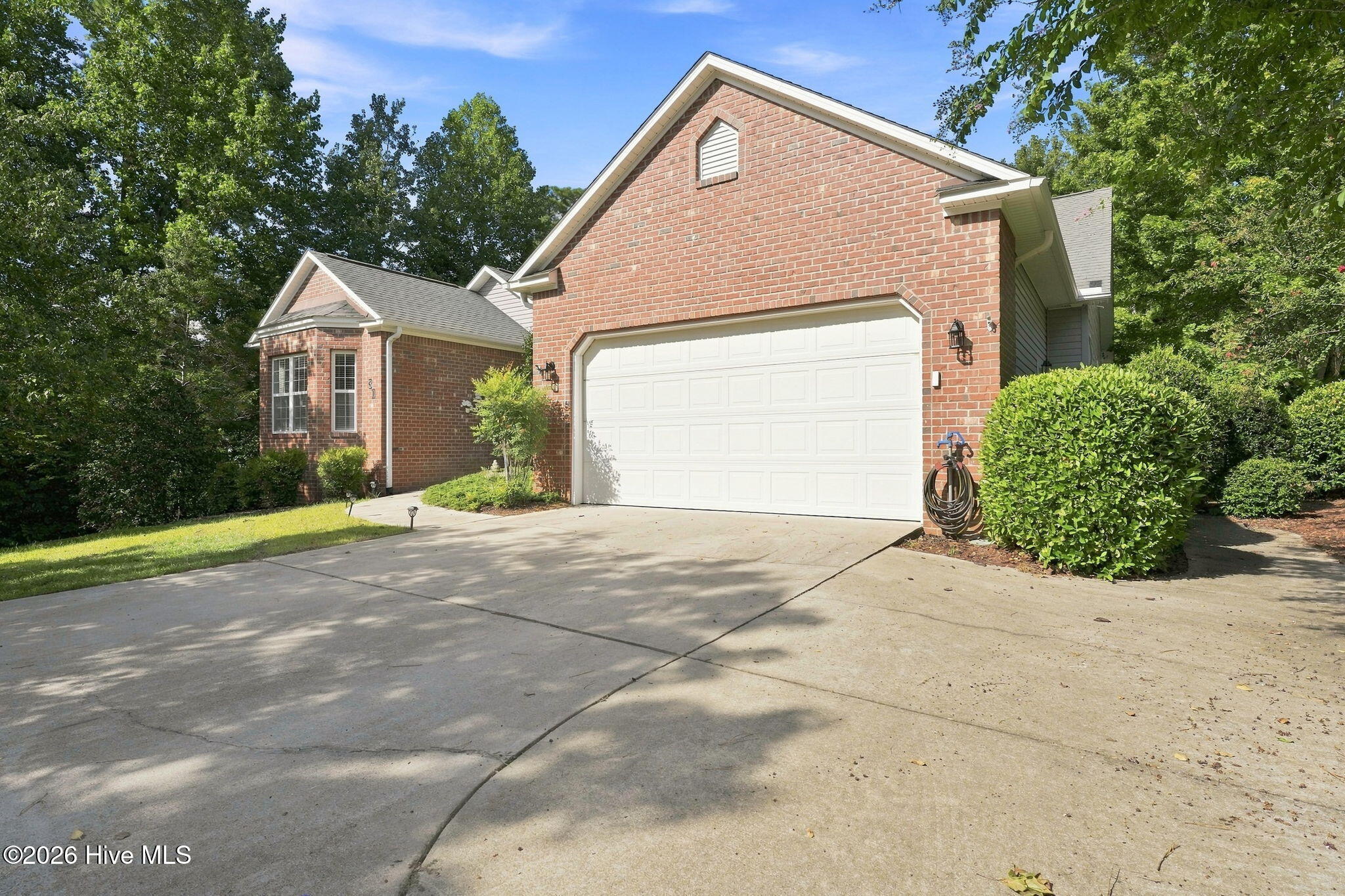 30 Lake View Drive E Property Photo 18