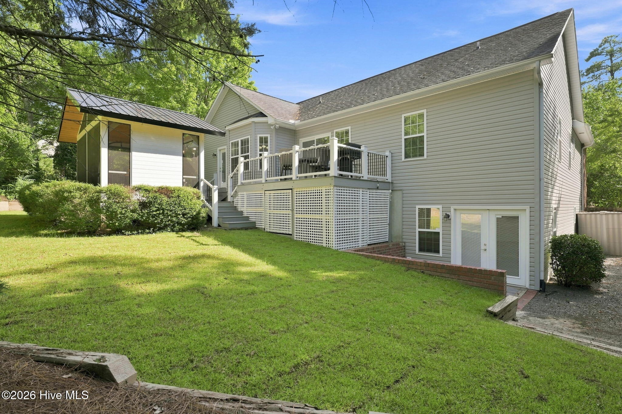 30 Lake View Drive E Property Photo 50