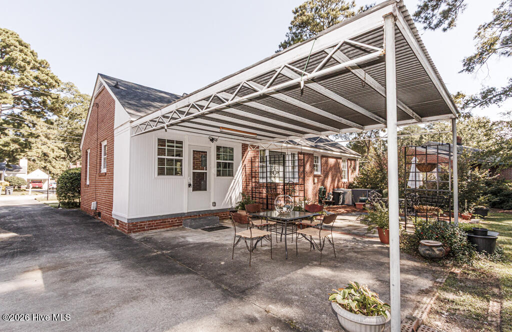 303 Charlotte Avenue Property Photo 4