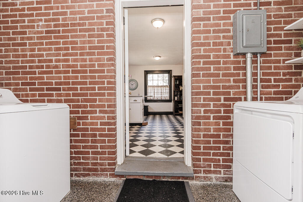 303 Charlotte Avenue Property Photo 35