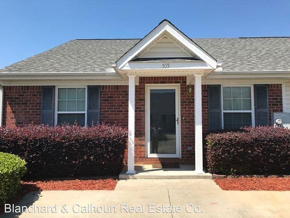 555 Edgecliff Lane Property Photo 1