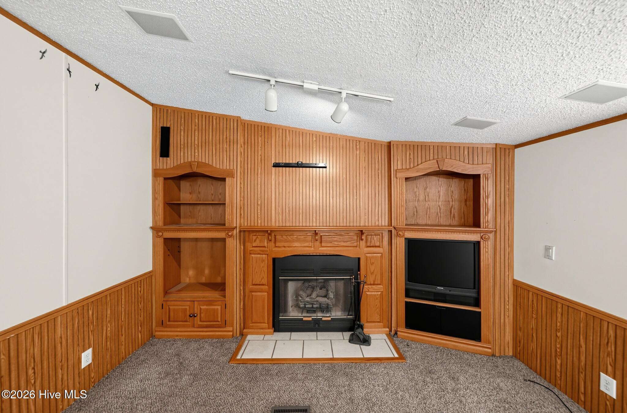 487 Bush Court Property Photo 2