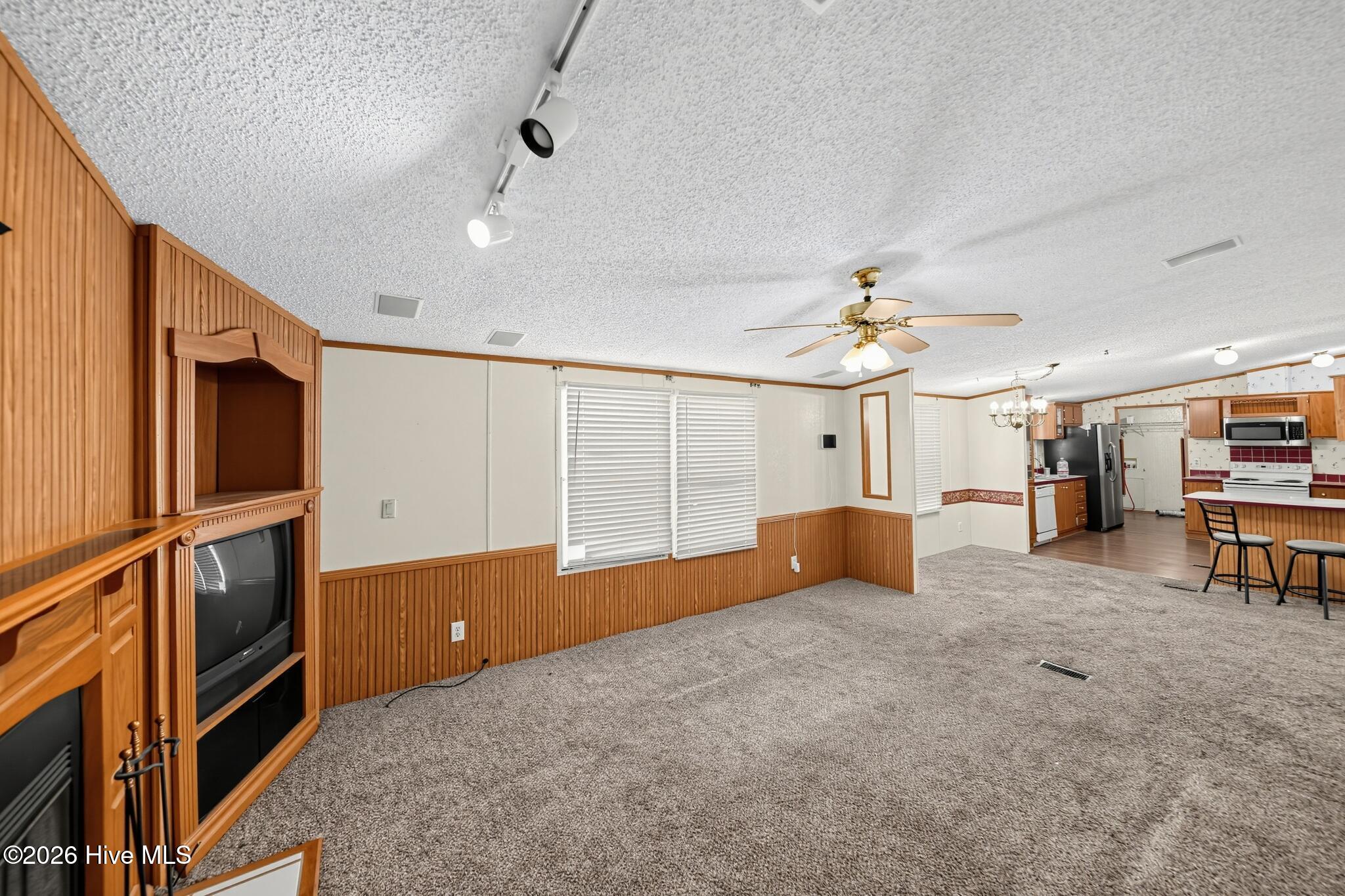 487 Bush Court Property Photo 4
