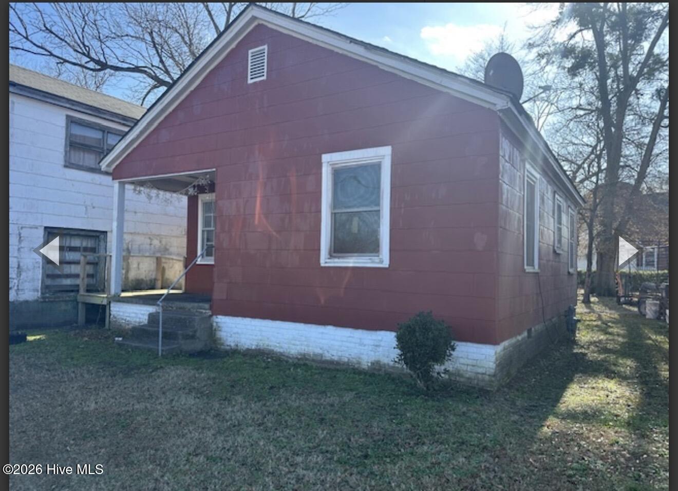 401 E North Street Property Photo 1