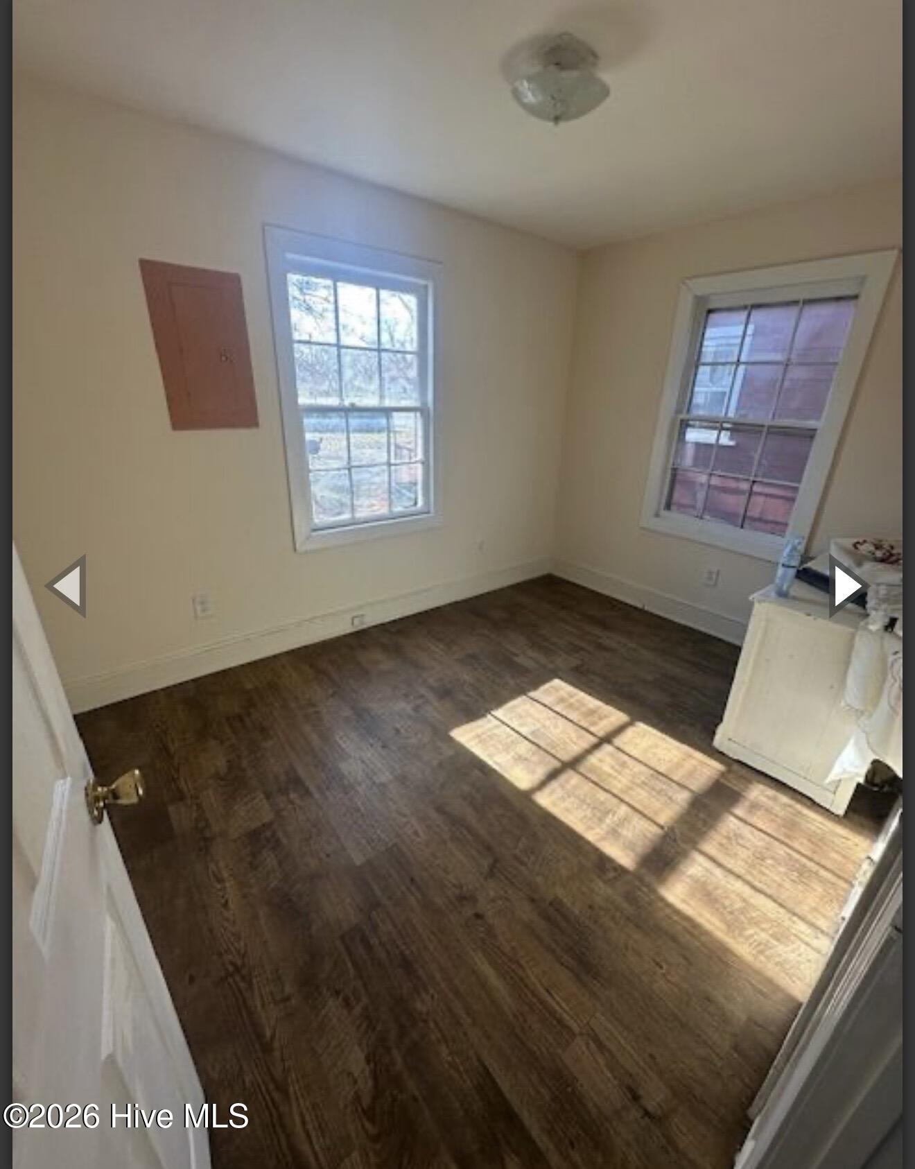 401 E North Street Property Photo 6