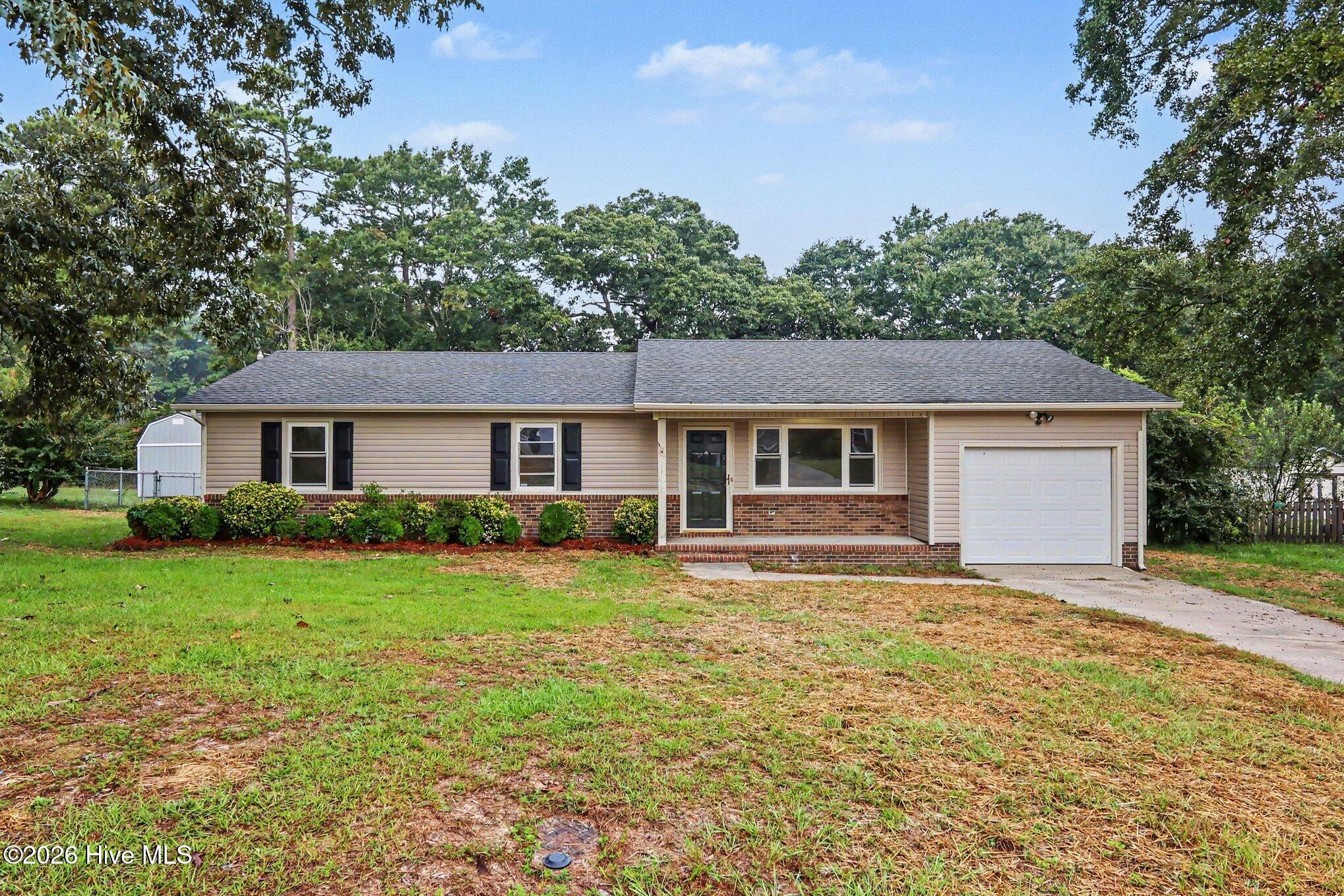 105 Lake Hurst Dr Property Photo 1