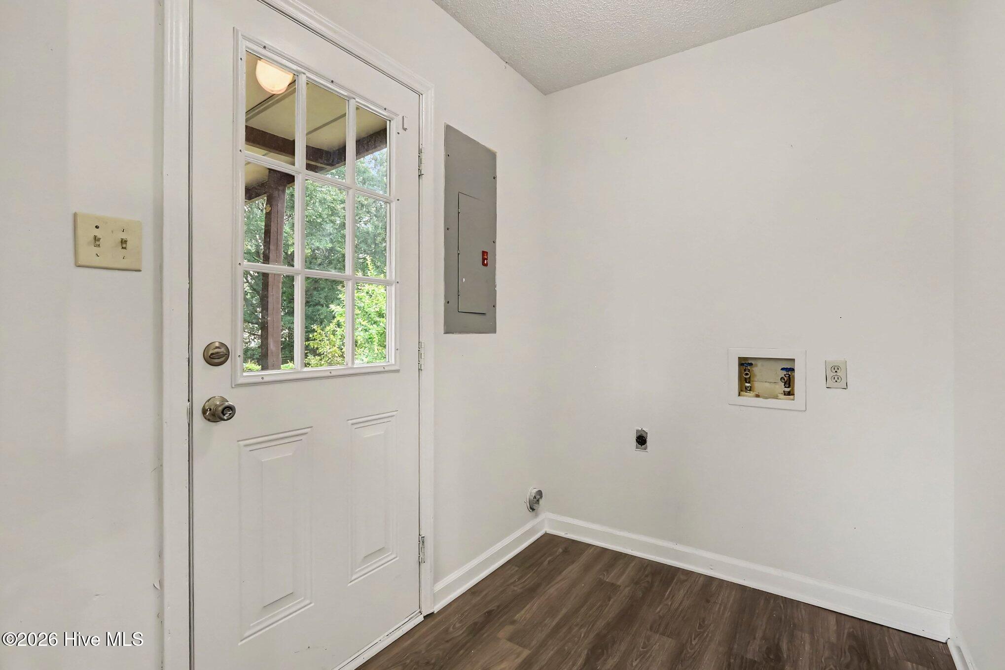 105 Lake Hurst Drive Property Photo 4