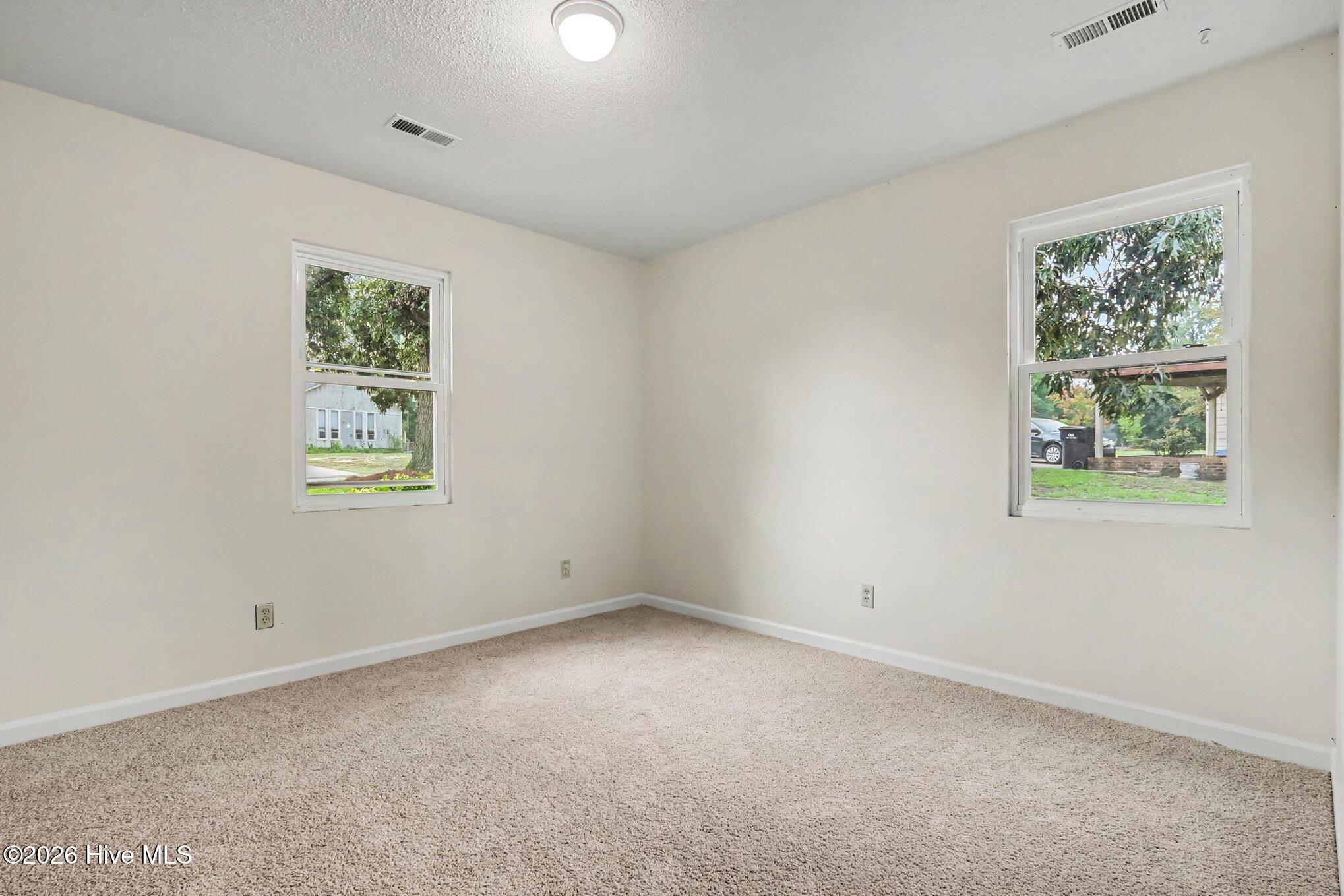 105 Lake Hurst Drive Property Photo 8