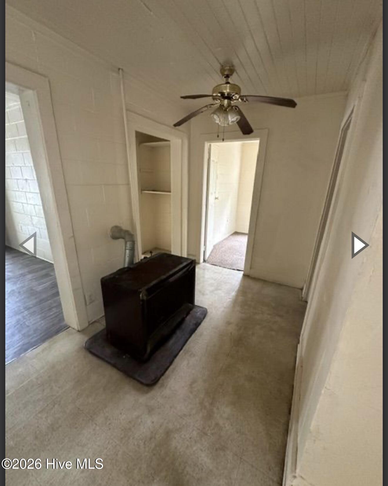 704 E Washington Avenue Property Photo 4