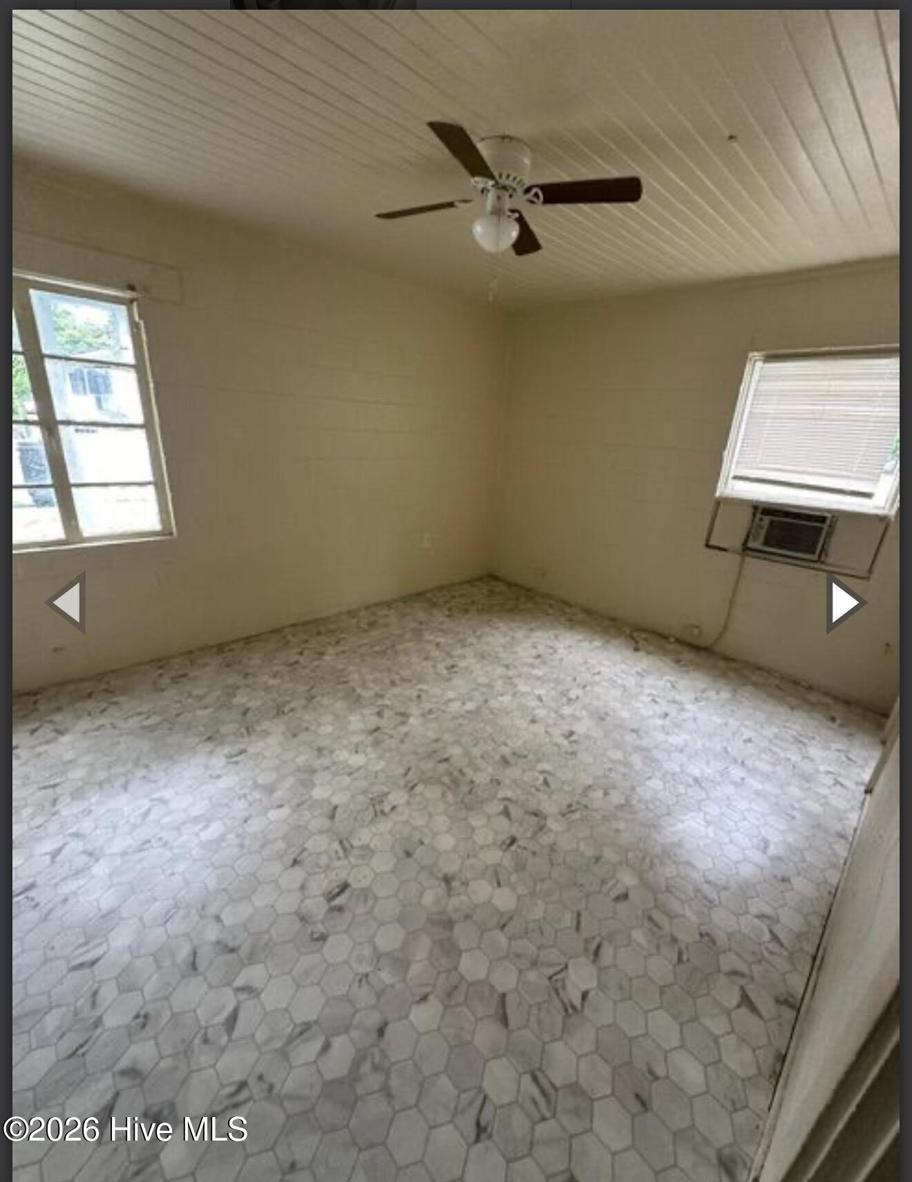 704 E Washington Avenue Property Photo 5