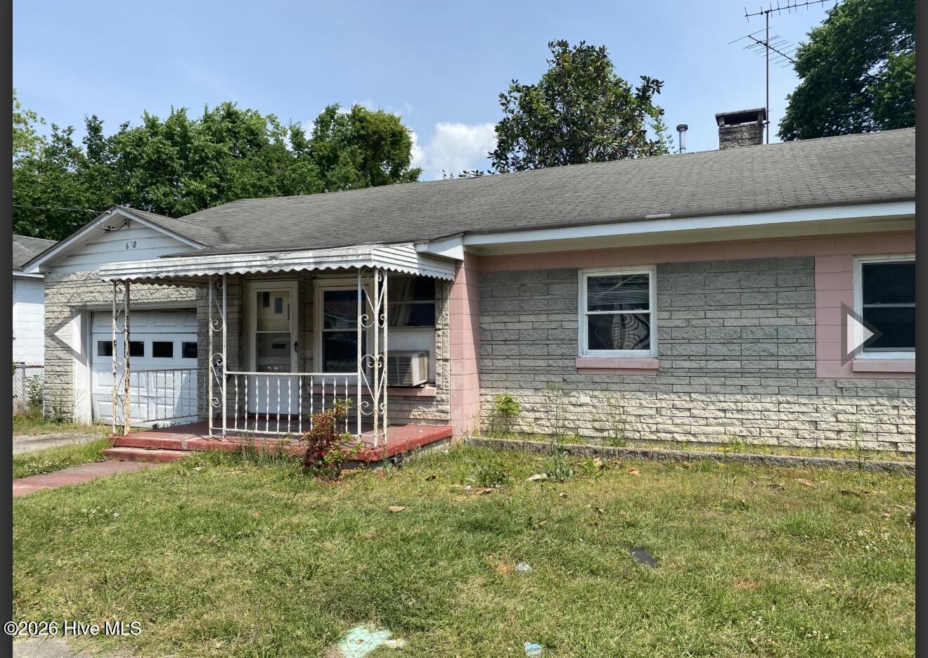 704 E Washington Avenue Property Photo 9