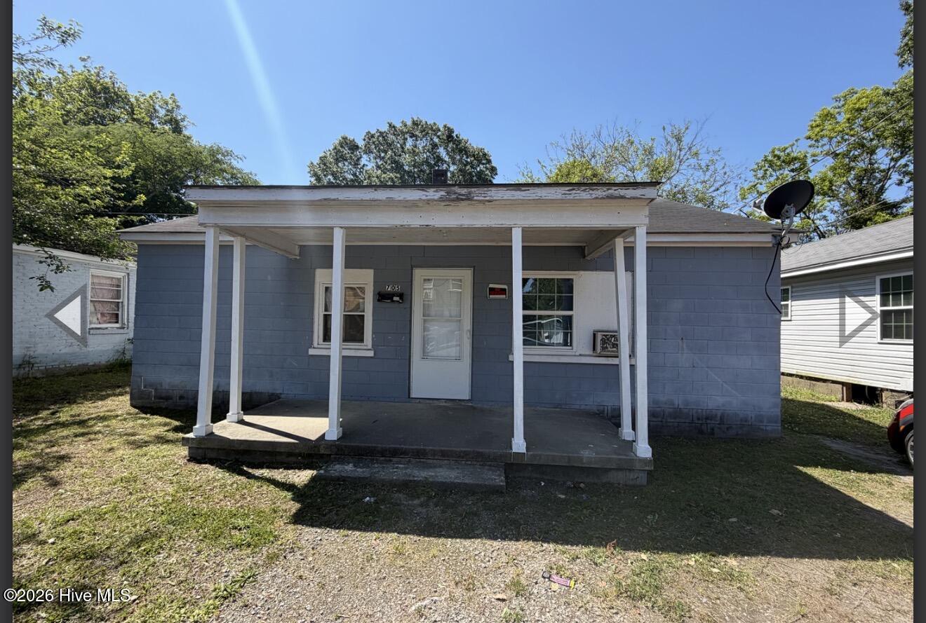 704 E Washington Avenue Property Photo 10
