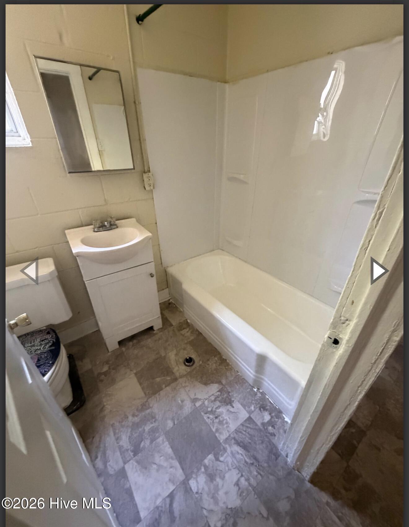 704 E Washington Avenue Property Photo 12