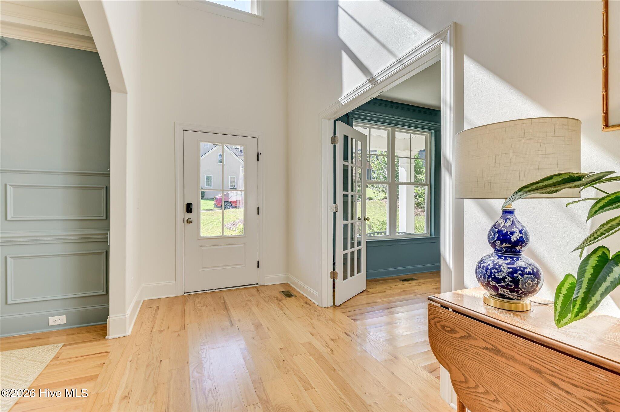 4152 Knollcrest Circle N Property Photo 7