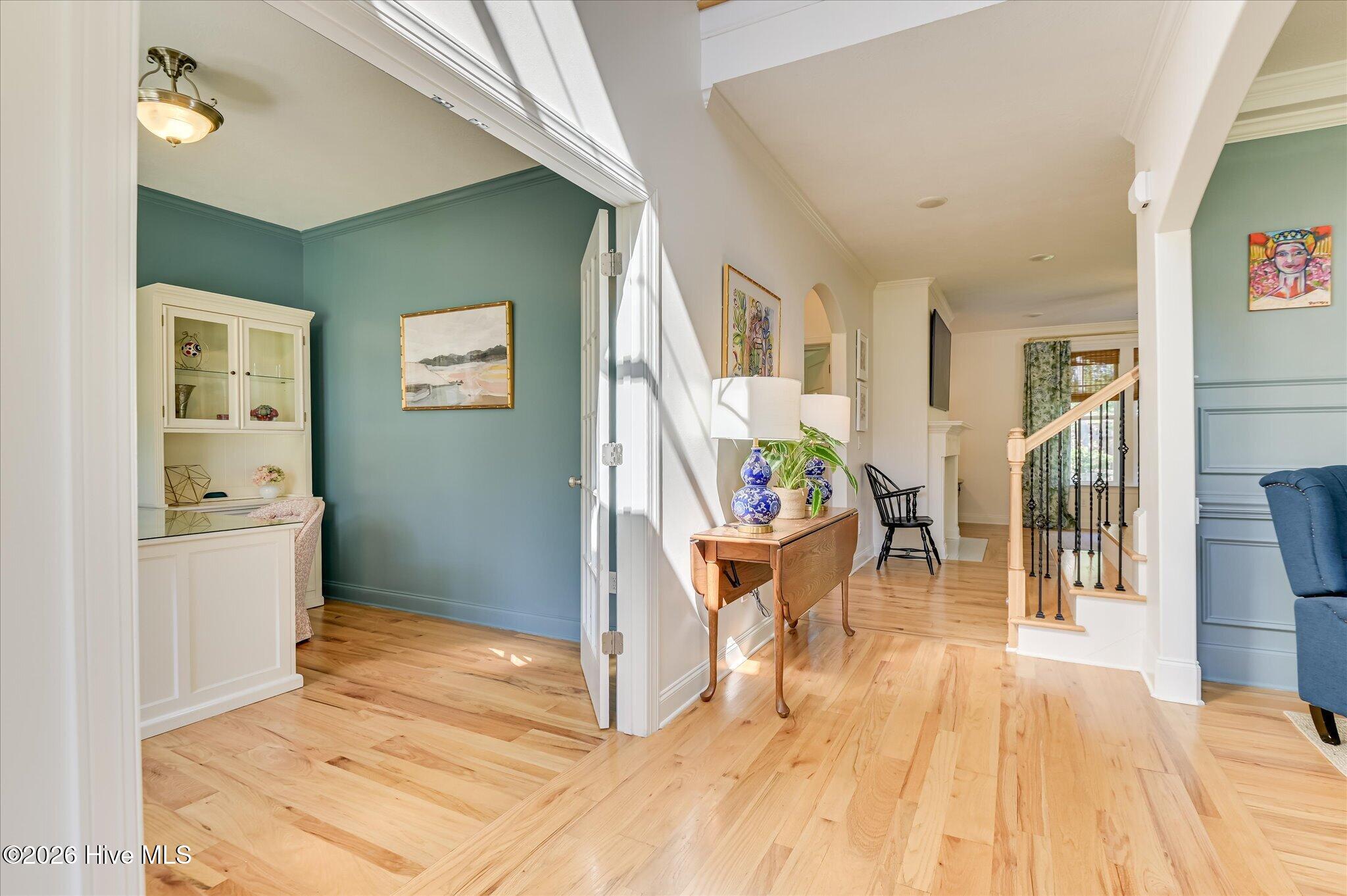 4152 Knollcrest Circle N Property Photo 8