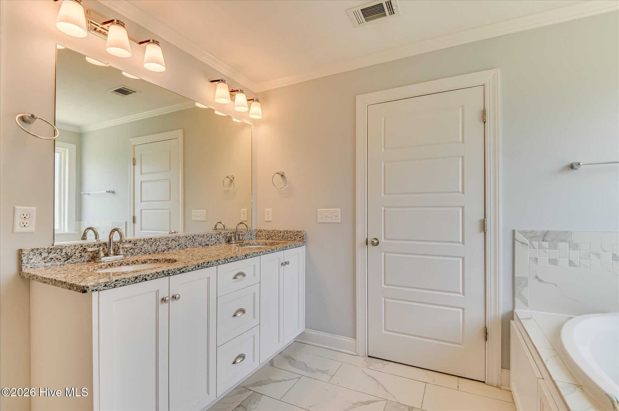 4152 Knollcrest Circle N Property Photo 43