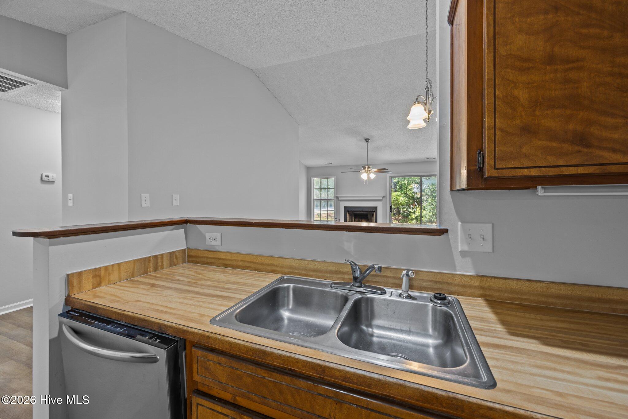1501 Fairfax Lane Property Photo 7