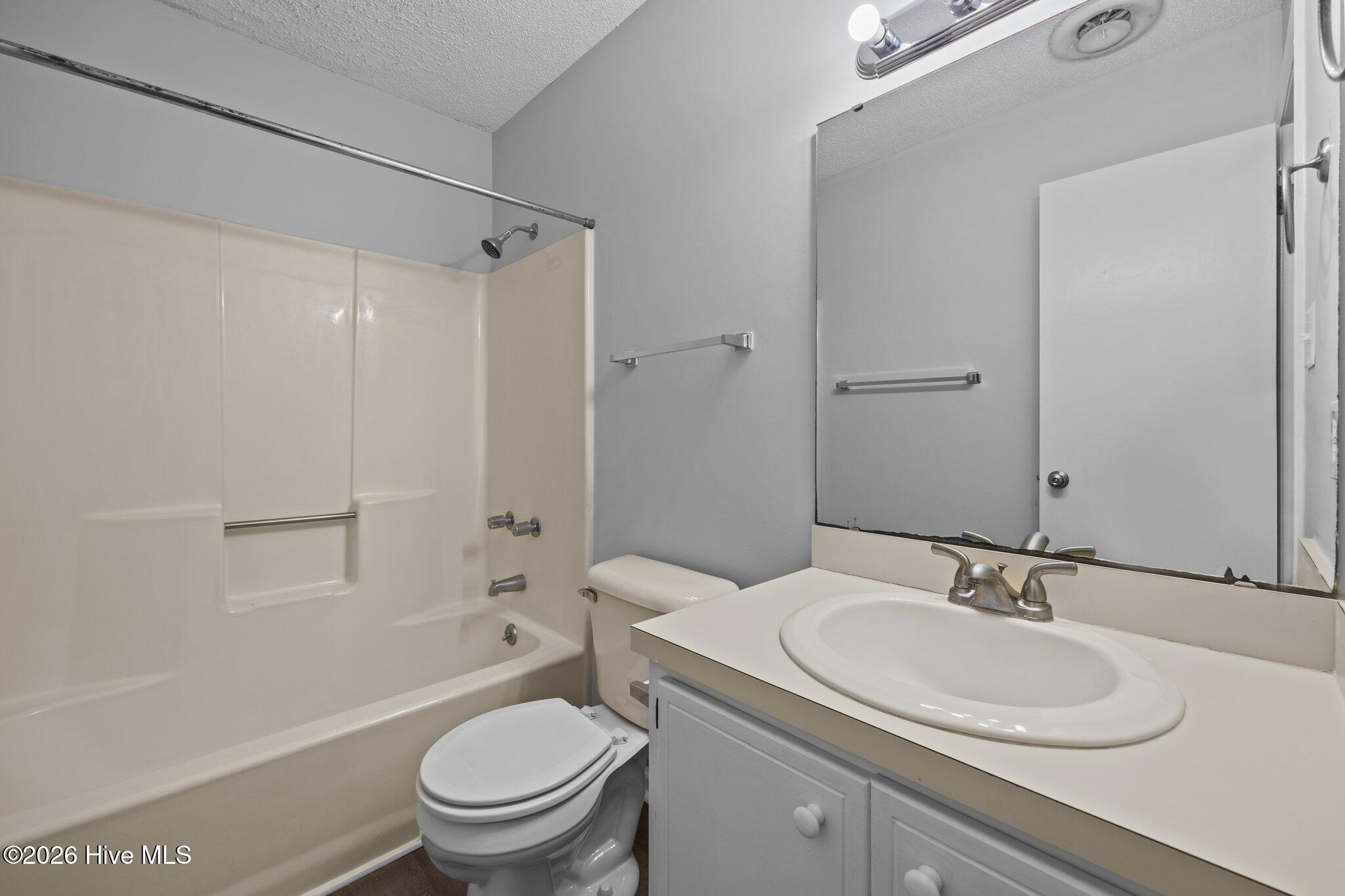 1501 Fairfax Lane Property Photo 11