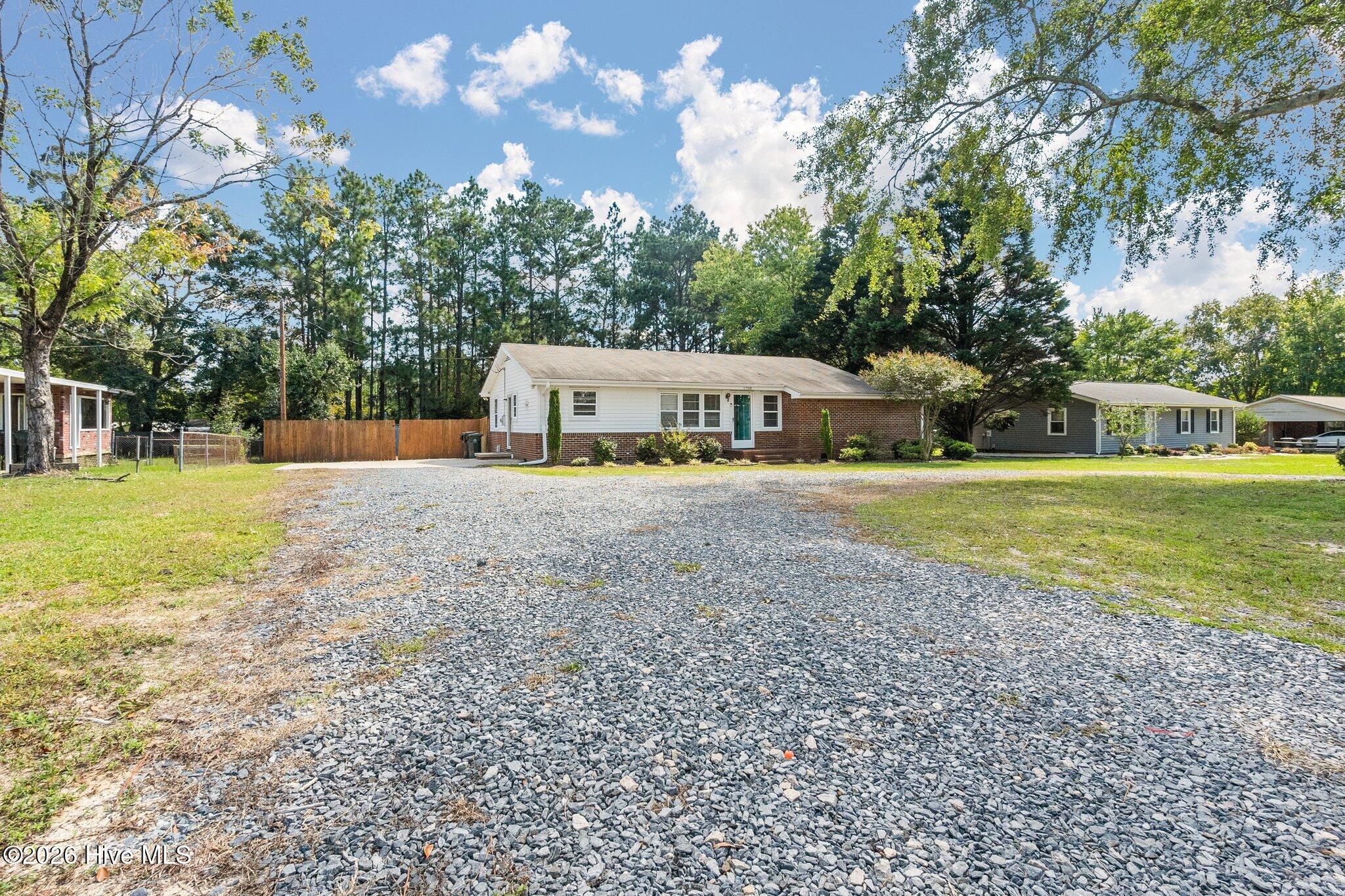 1708 N Poplar Street Property Photo 3
