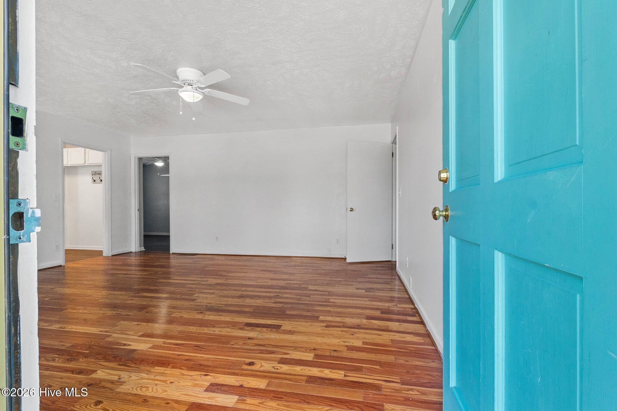 1708 N Poplar Street Property Photo 4