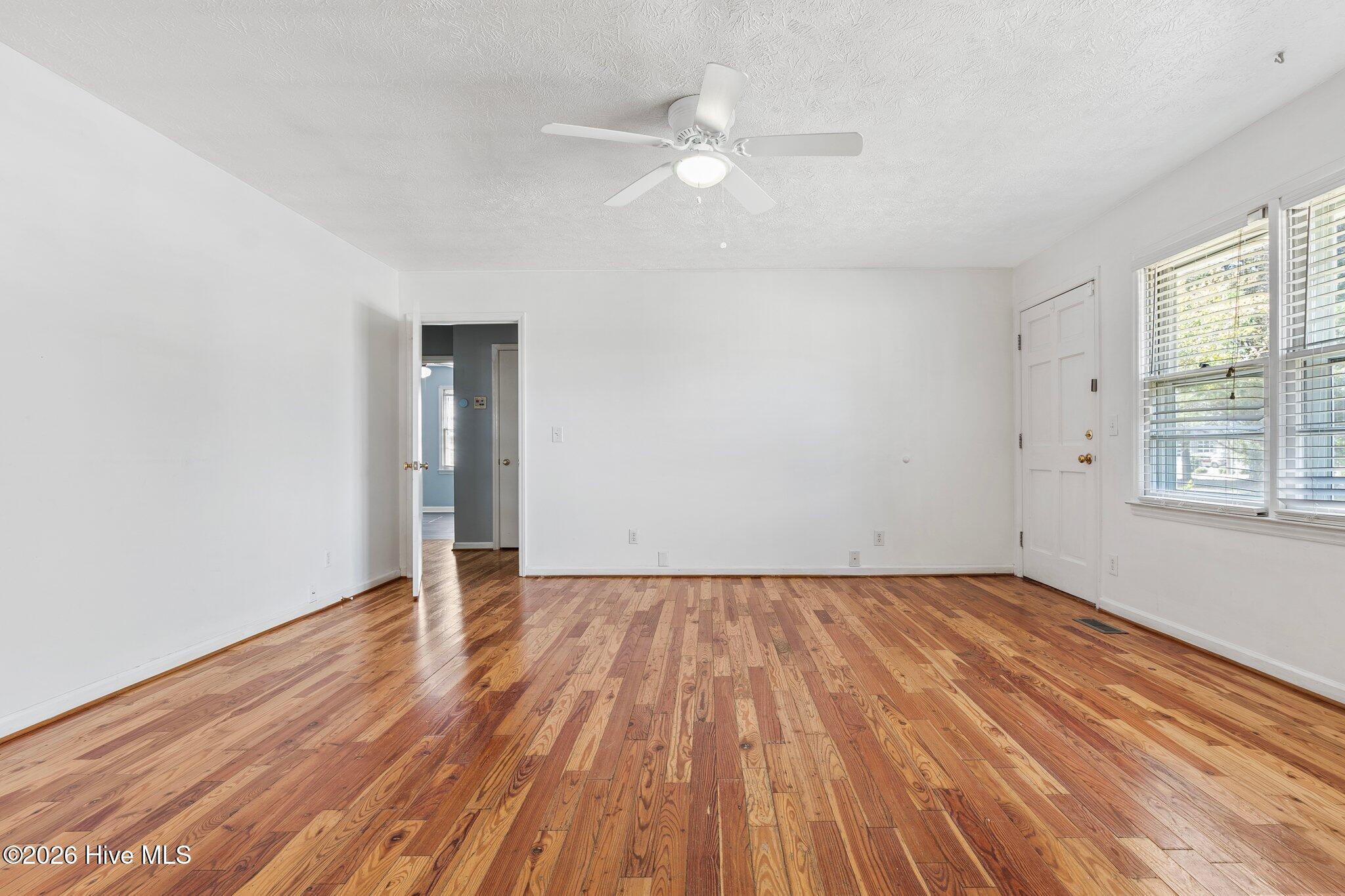1708 N Poplar Street Property Photo 5