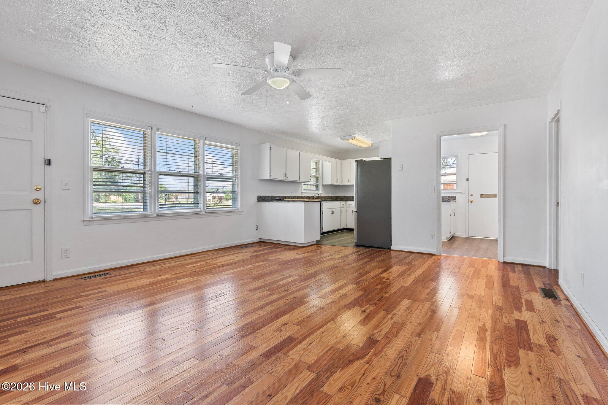 1708 N Poplar Street Property Photo 6